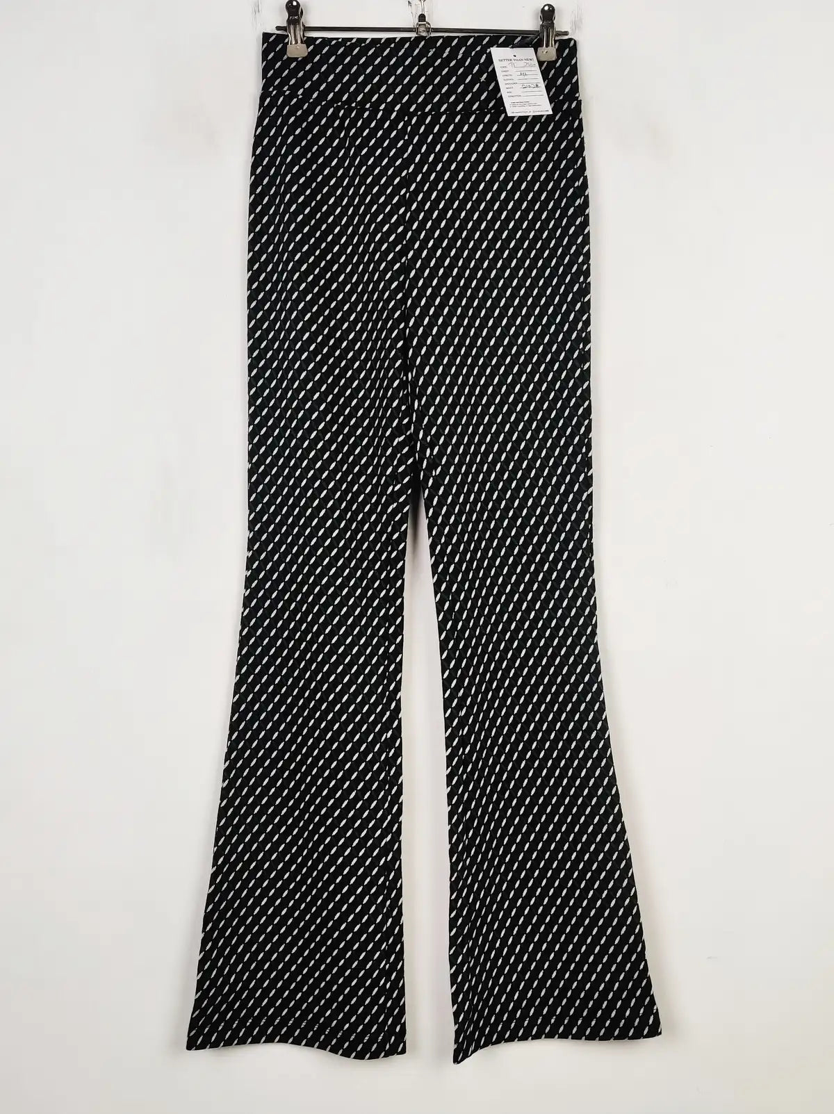 Buy online pre-used pre-loved 100% authentic & Original branded Marks & Spencer (TT-2360) available in Pakistan. Top international brands avilable.