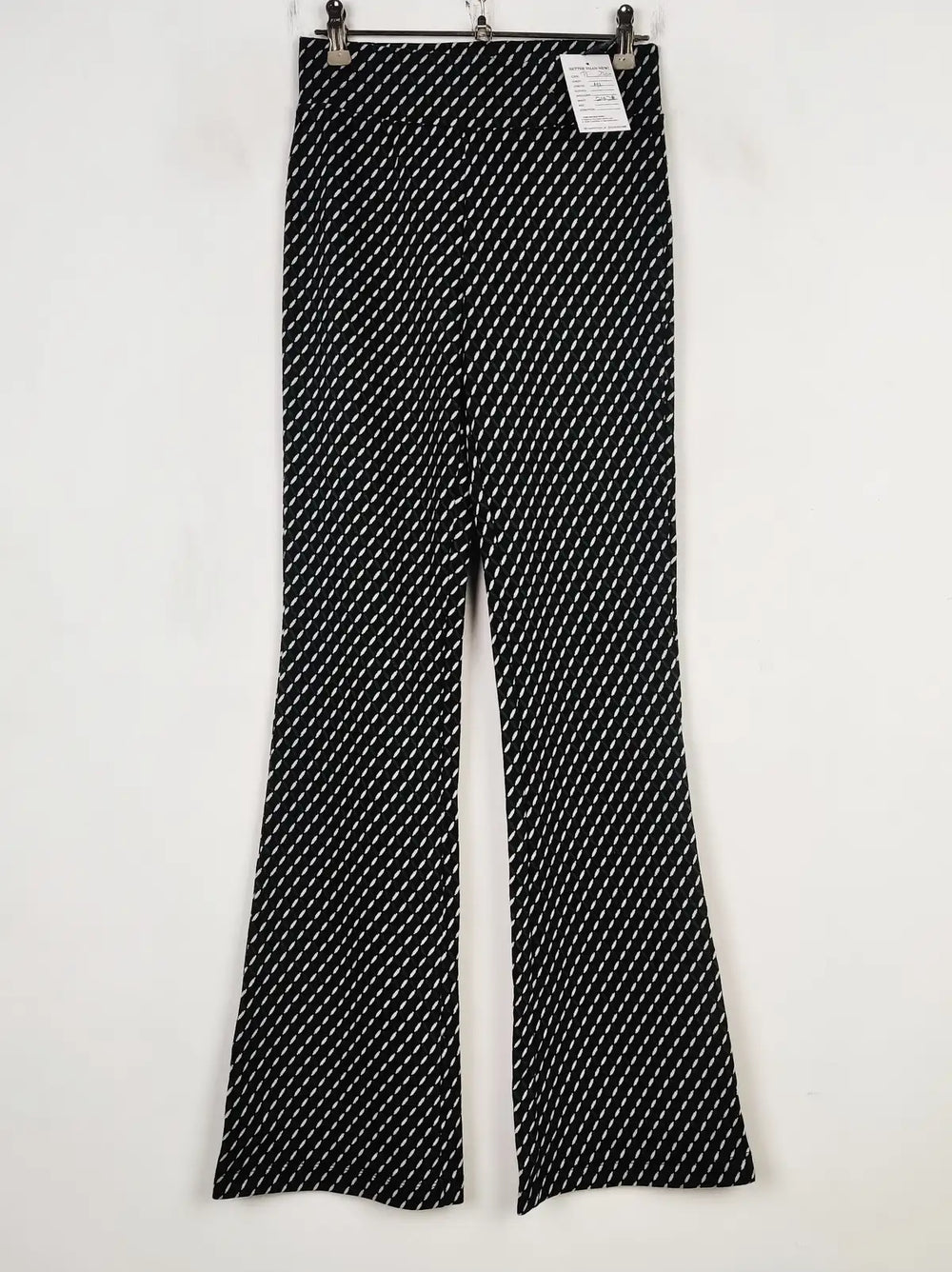 Buy online pre-used pre-loved 100% authentic & Original branded Marks & Spencer (TT-2360) available in Pakistan. Top international brands avilable.