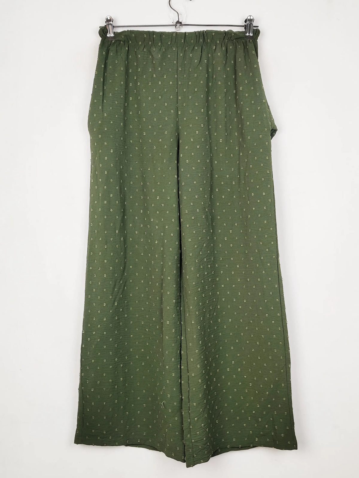 Buy online pre-used pre-loved 100% authentic & Original branded Unknown Brand (TT-2803) available in Pakistan. Top international brands avilable.
