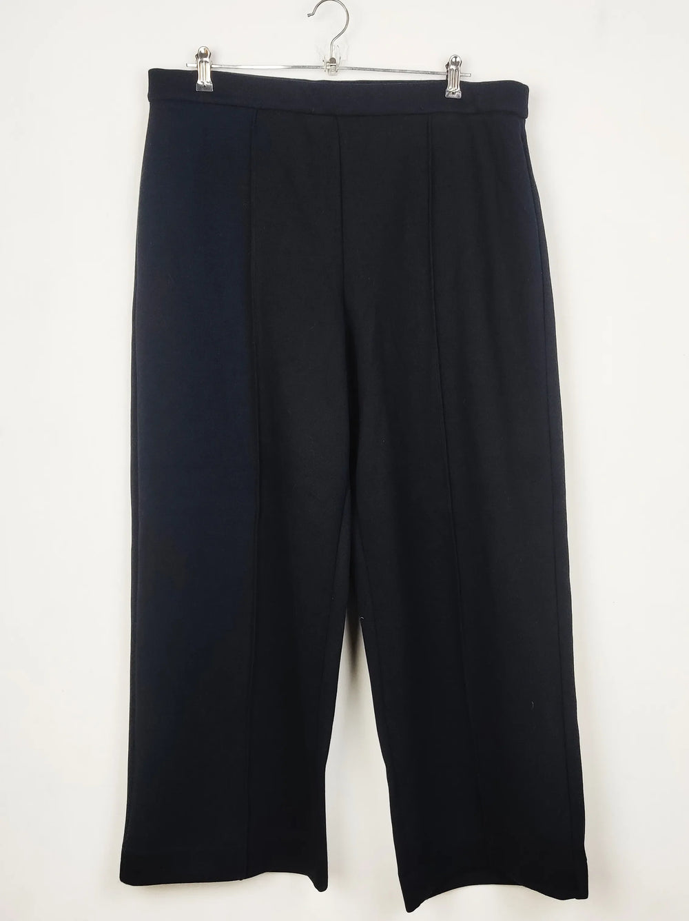 Buy online pre-used pre-loved 100% authentic & Original branded Marks & Spencer (TT-2813) available in Pakistan. Top international brands avilable.