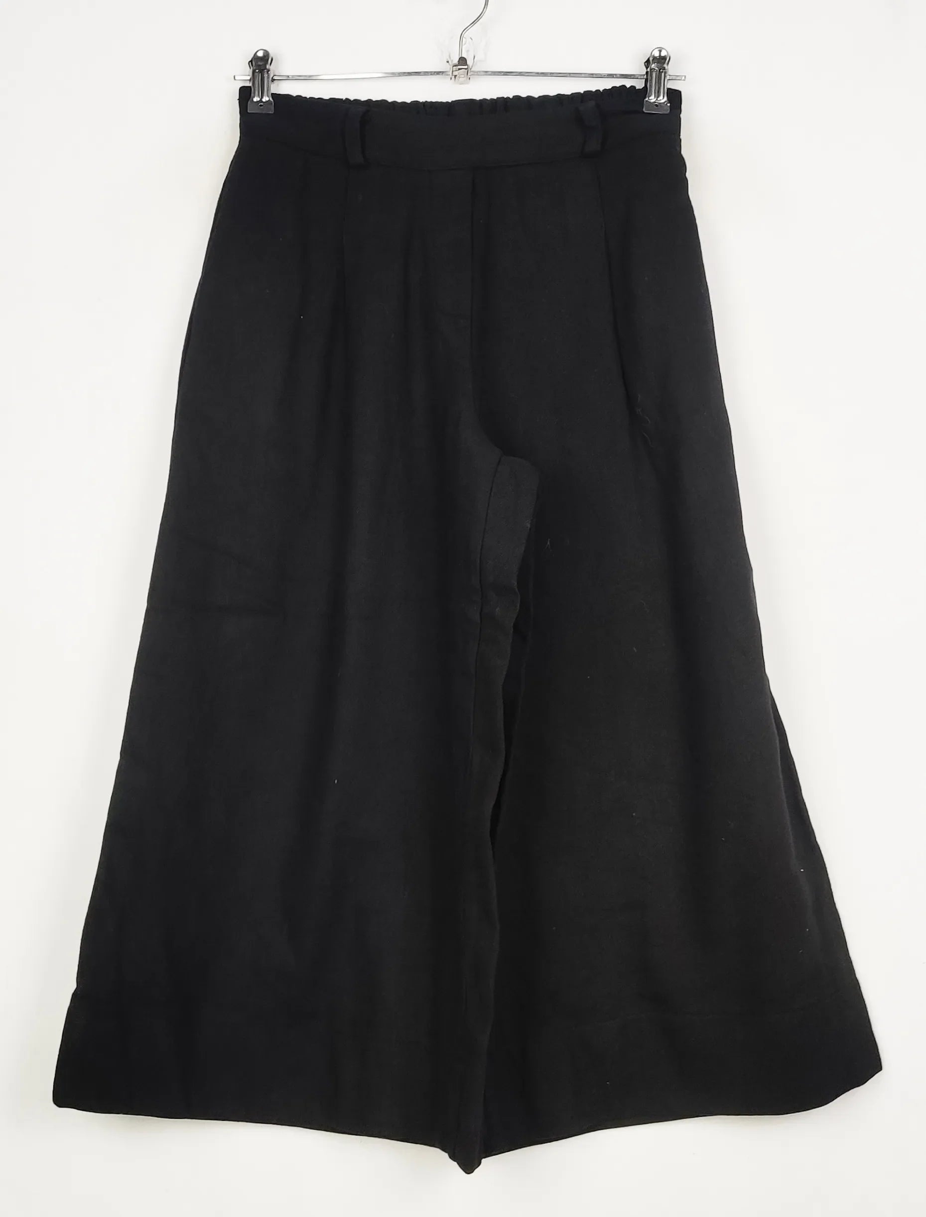 Buy online pre-used pre-loved 100% authentic & Original branded Unknown Brand (TT-2823) available in Pakistan. Top international brands avilable.