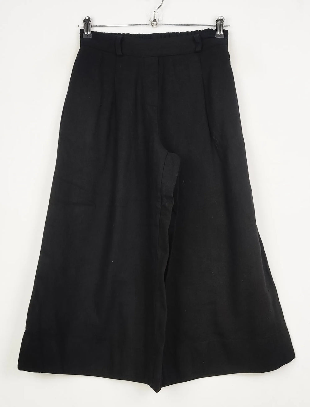 Buy online pre-used pre-loved 100% authentic & Original branded Unknown Brand (TT-2823) available in Pakistan. Top international brands avilable.