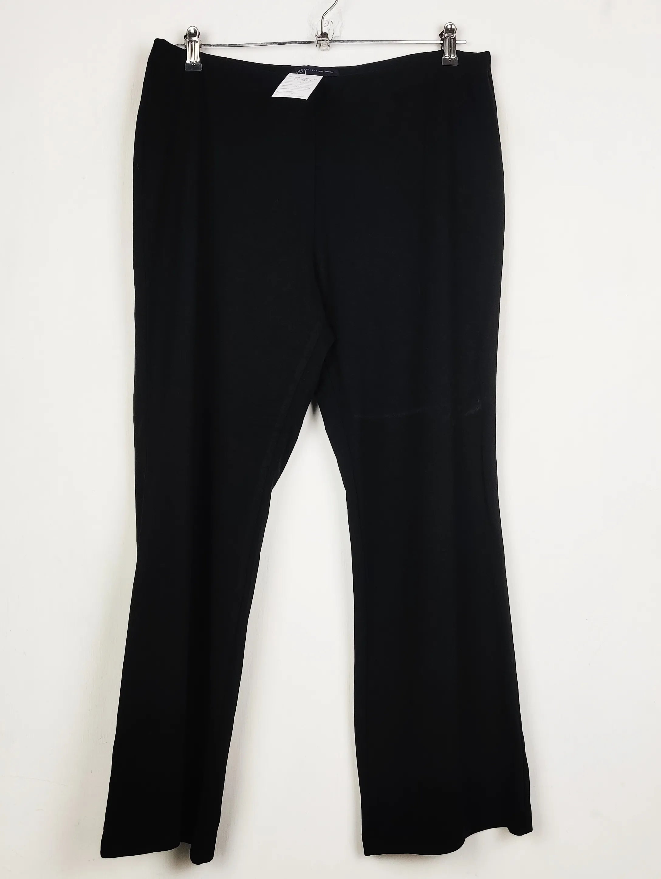 Buy online pre-used pre-loved 100% authentic & Original branded Marks & Spencer (TT-2824) available in Pakistan. Top international brands avilable.