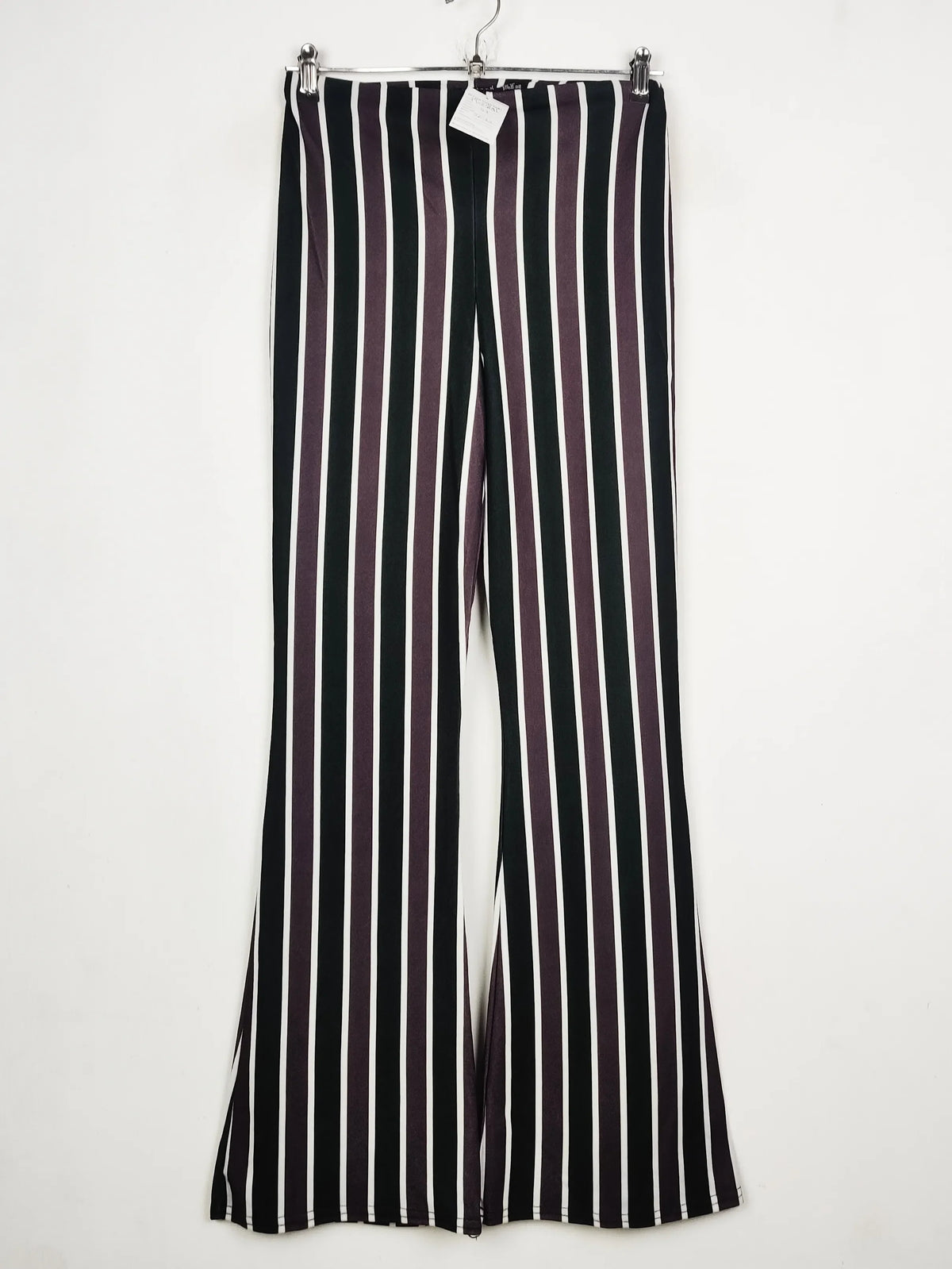 Buy online pre-used pre-loved 100% authentic & Original branded Boohoo (TT-2831) available in Pakistan. Top international brands avilable.