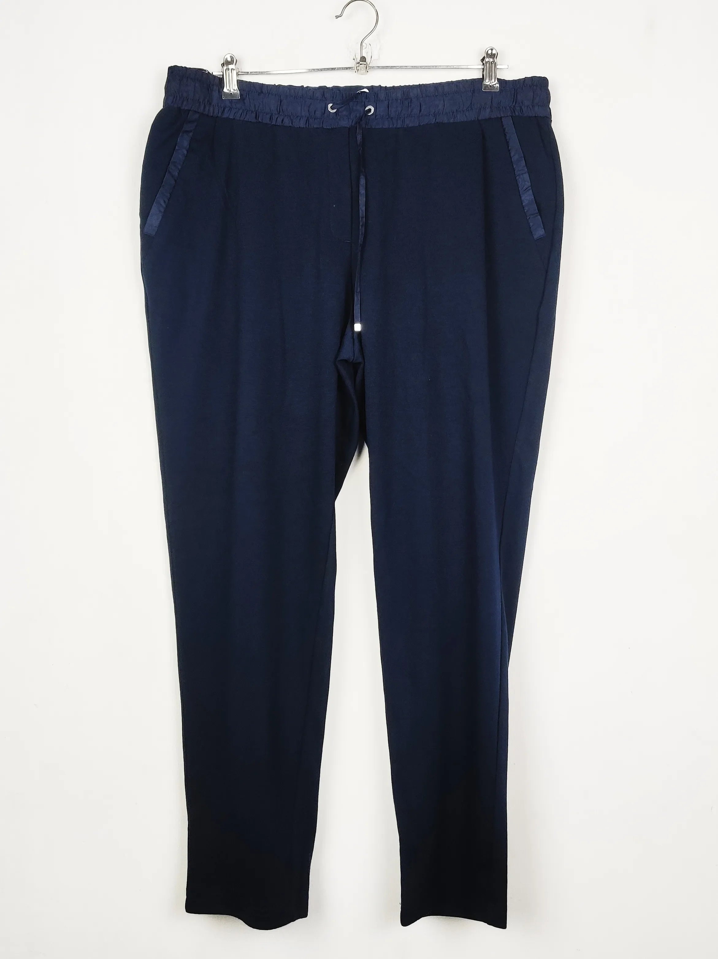 Buy online pre-used pre-loved 100% authentic & Original branded Unknown Brand (TT-2839) available in Pakistan. Top international brands avilable.