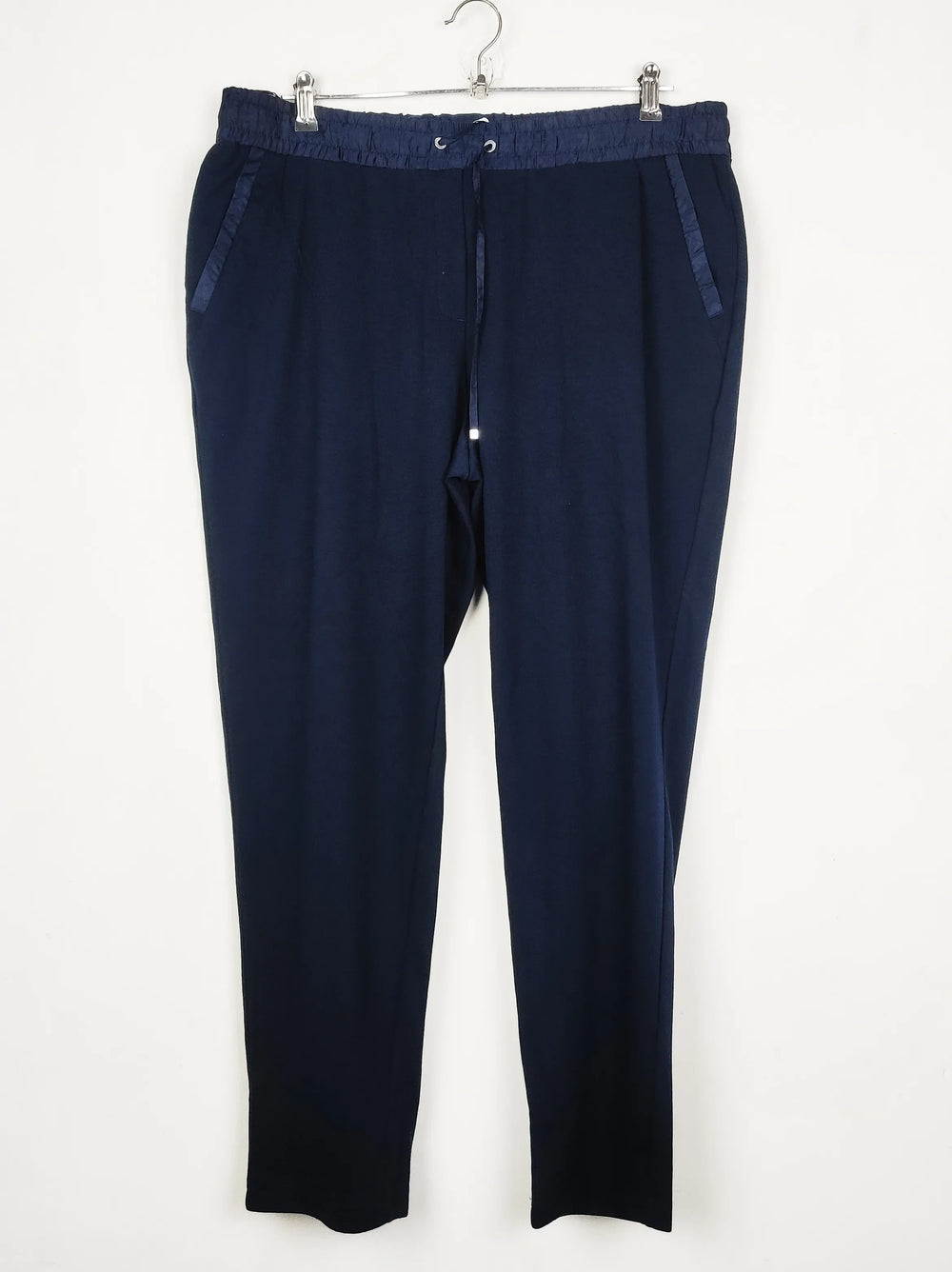 Buy online pre-used pre-loved 100% authentic & Original branded Unknown Brand (TT-2839) available in Pakistan. Top international brands avilable.