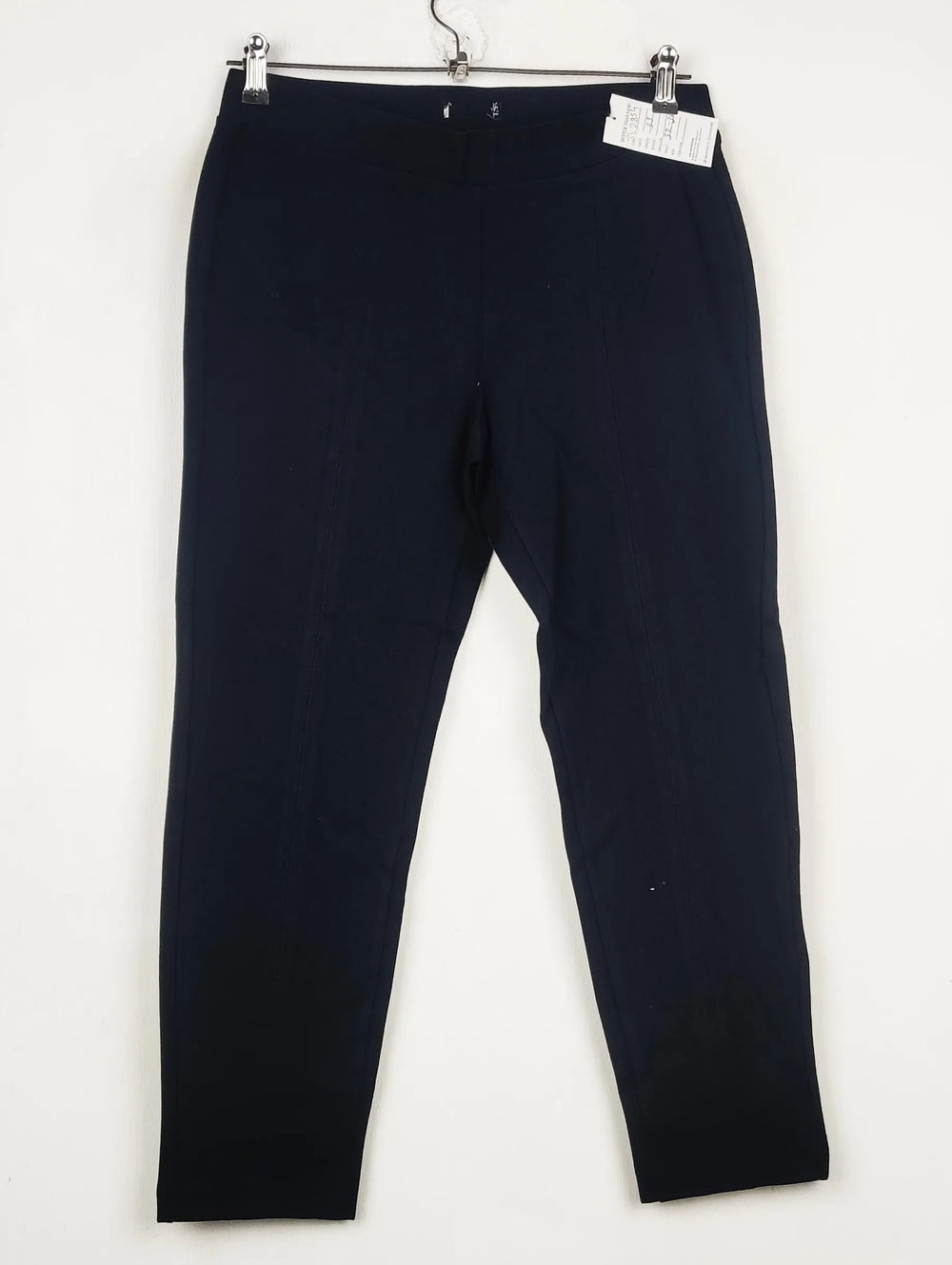 Buy online pre-used pre-loved 100% authentic & Original branded Unknown Brand (TT-2854) available in Pakistan. Top international brands avilable.