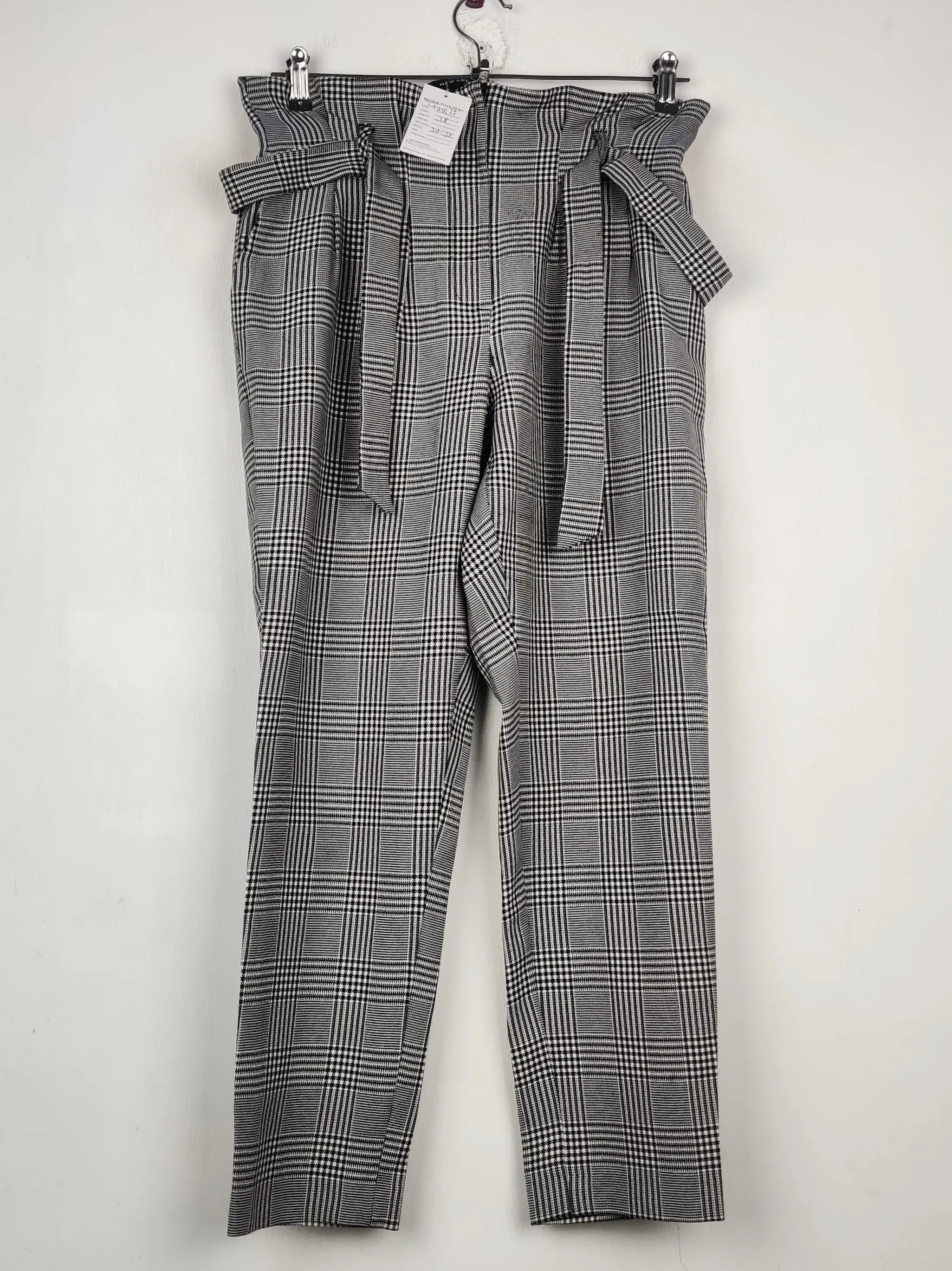 Buy online pre-used pre-loved 100% authentic & Original branded New Look (TT-2873) available in Pakistan. Top international brands avilable.