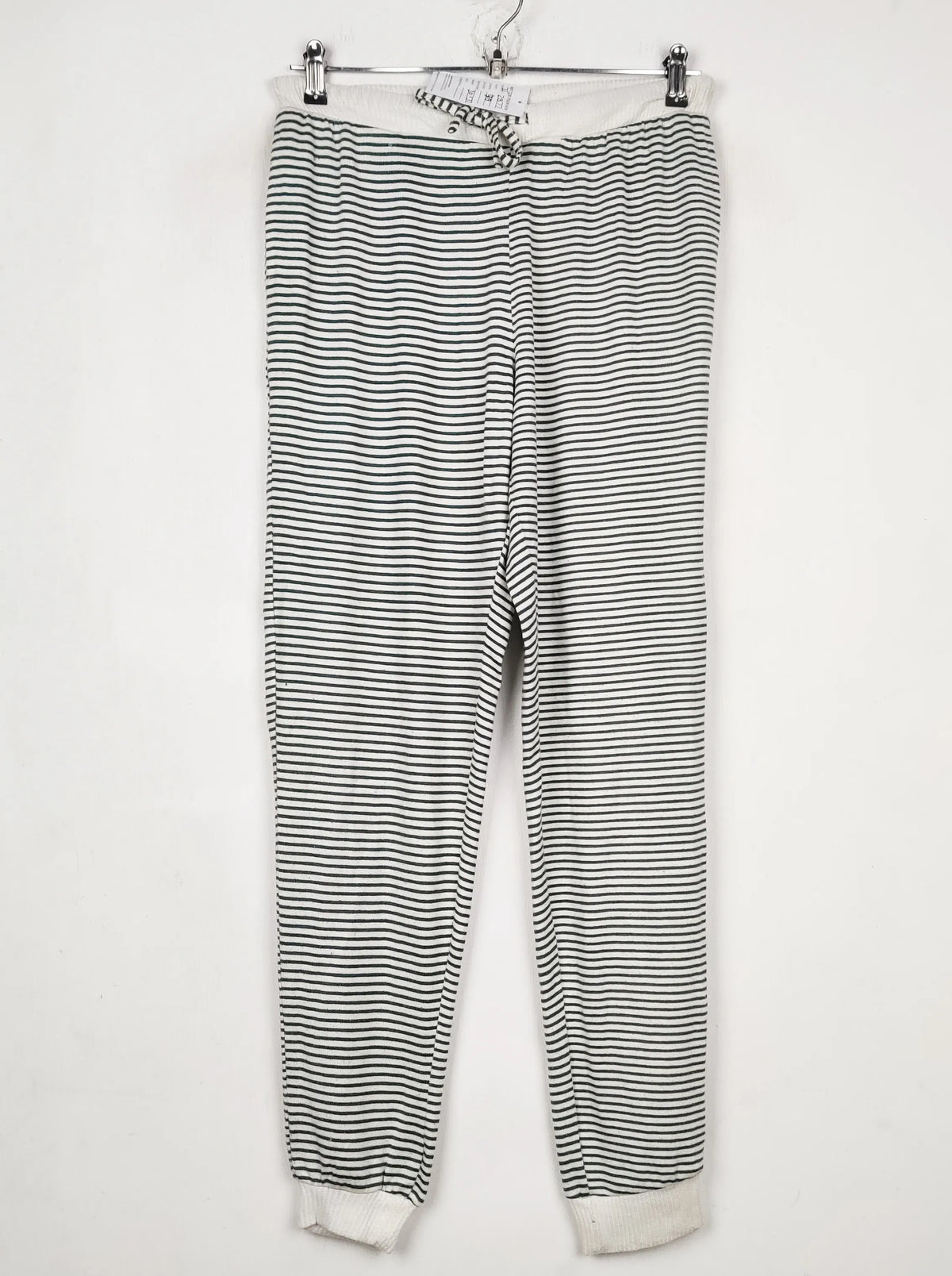 Buy online pre-used pre-loved 100% authentic & Original branded Unknown Brand (TT-2877) available in Pakistan. Top international brands avilable.