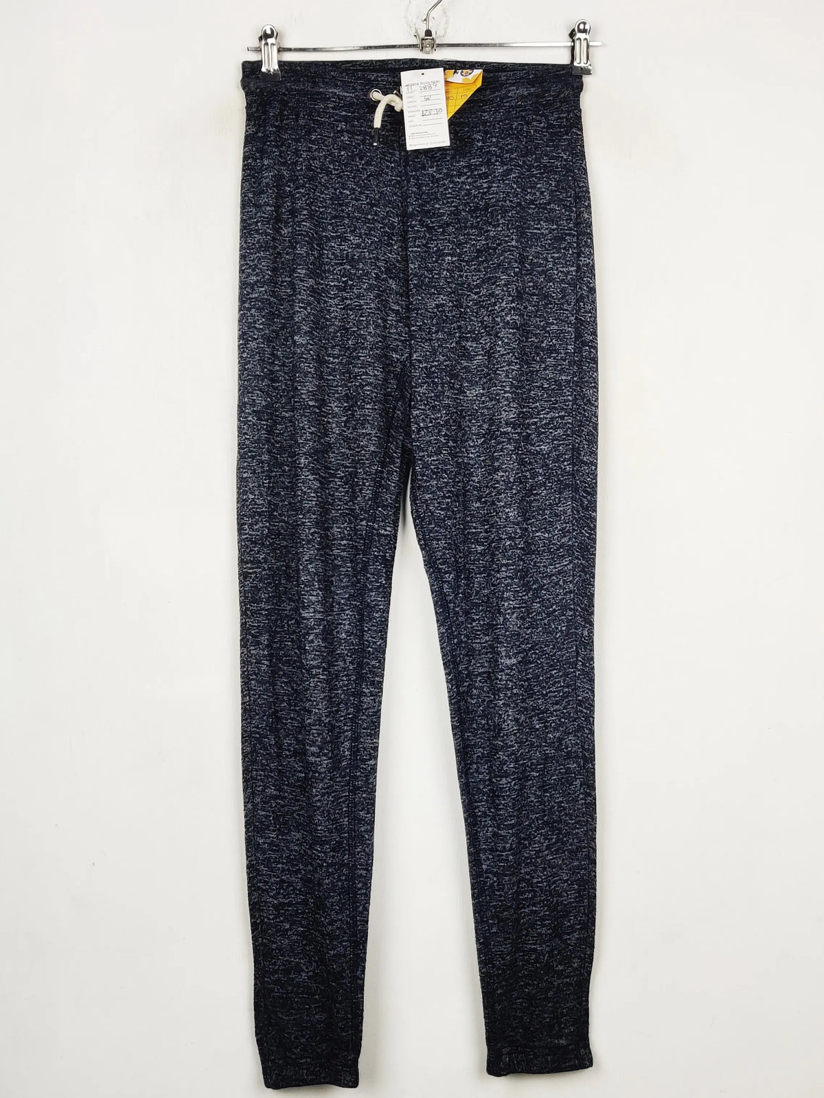 Buy online pre-used pre-loved 100% authentic & Original branded Atmosphere (TT-2889) available in Pakistan. Top international brands avilable.