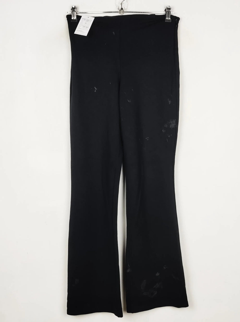 Buy online pre-used pre-loved 100% authentic & Original branded Fabletics (TT-2890) available in Pakistan. Top international brands avilable.