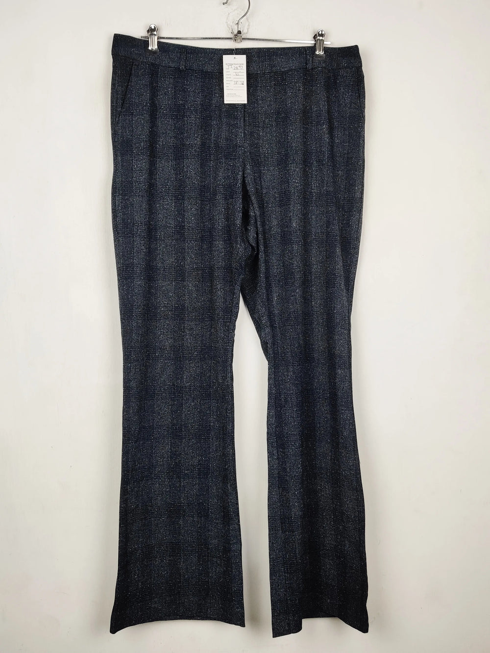 Buy online pre-used pre-loved 100% authentic & Original branded Marks & Spencer (TT-2893) available in Pakistan. Top international brands avilable.