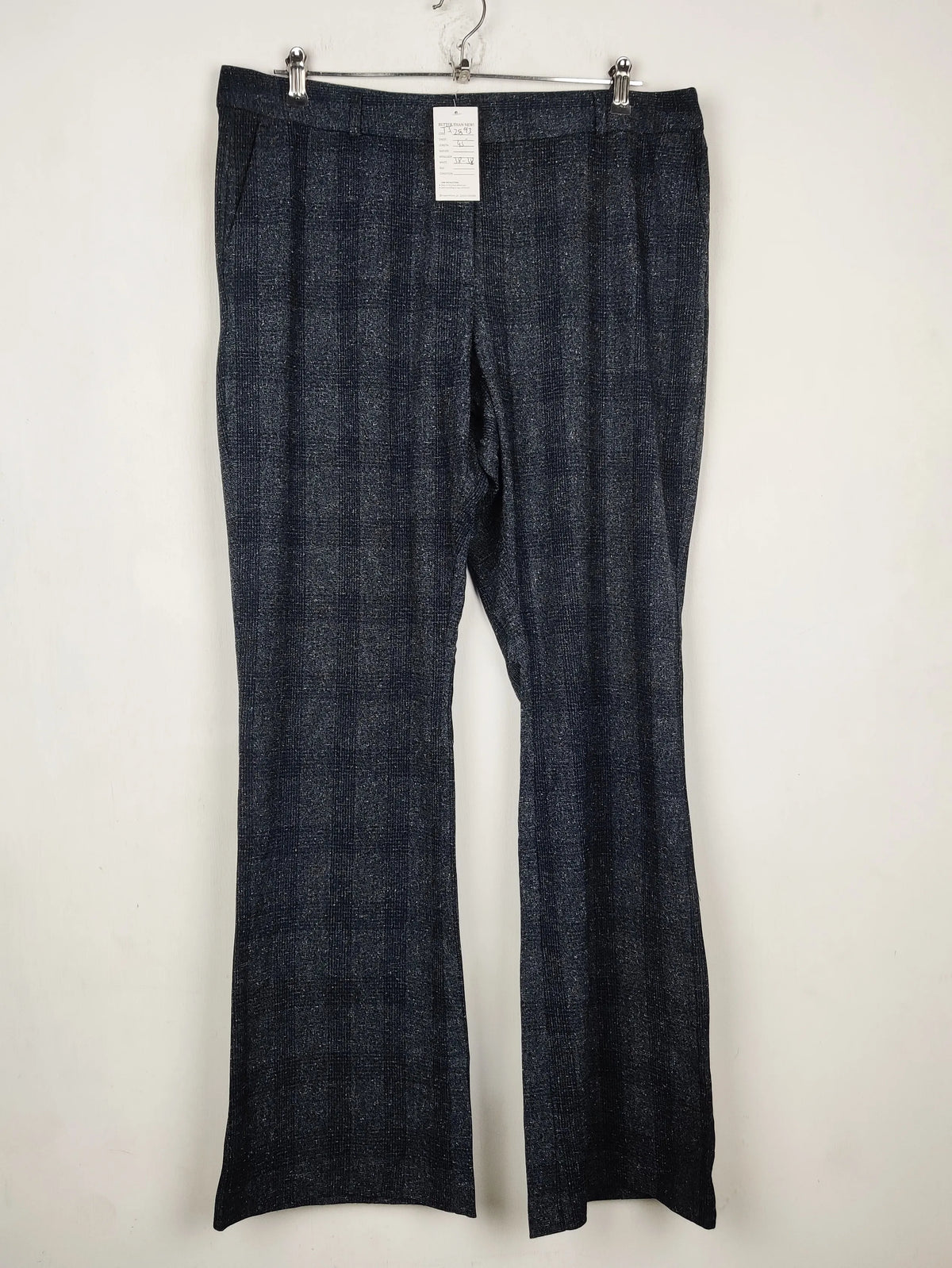 Buy online pre-used pre-loved 100% authentic & Original branded Marks & Spencer (TT-2893) available in Pakistan. Top international brands avilable.
