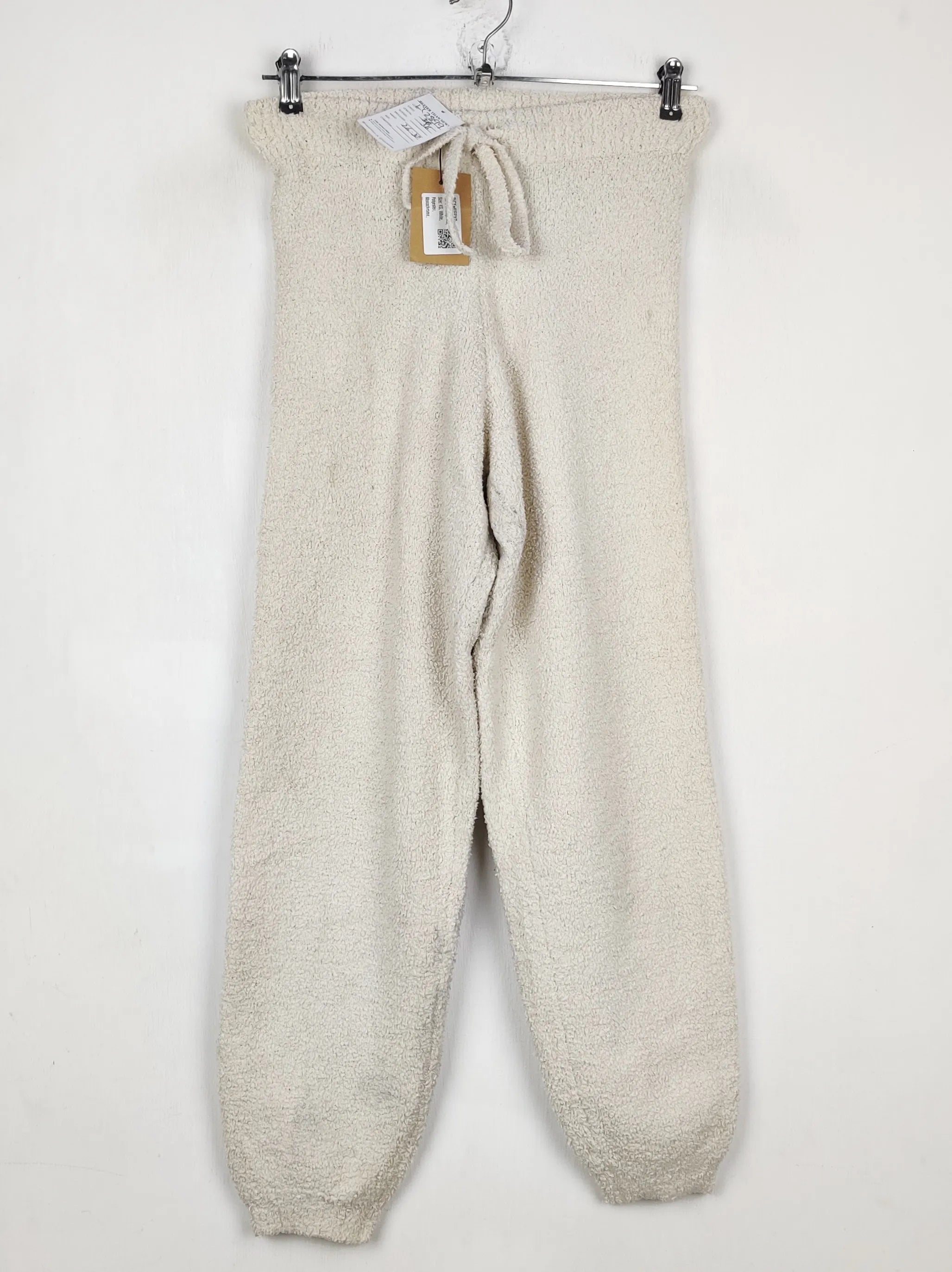 Buy online pre-used pre-loved 100% authentic & Original branded H&M (TT-2899) available in Pakistan. Top international brands avilable.
