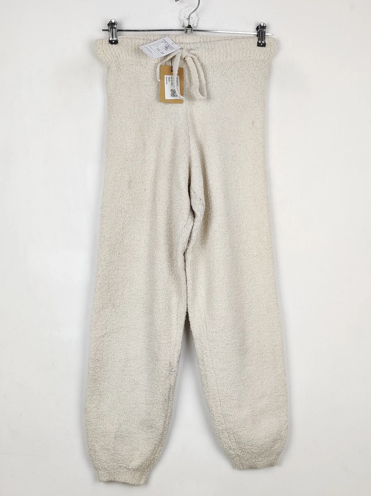Buy online pre-used pre-loved 100% authentic & Original branded H&M (TT-2899) available in Pakistan. Top international brands avilable.