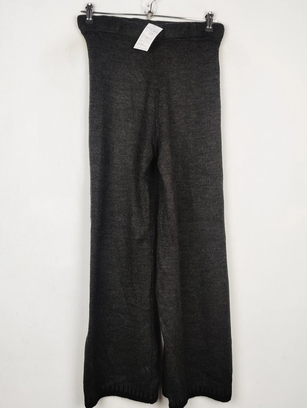 Buy online pre-used pre-loved 100% authentic & Original branded Unknown Brand (TT-2913) available in Pakistan. Top international brands avilable.