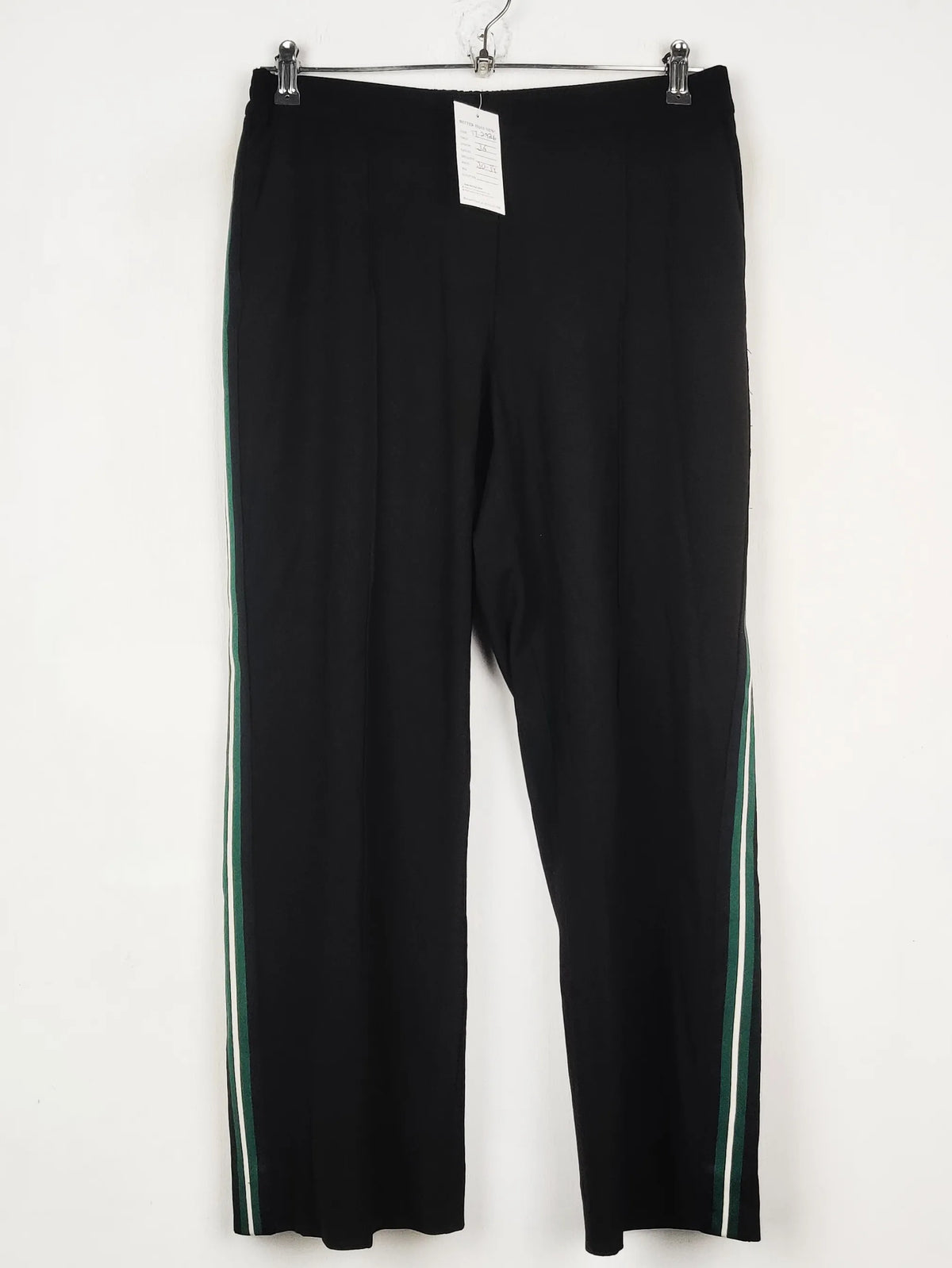 Buy online pre-used pre-loved 100% authentic & Original branded Marks & Spencer (TT-2926) available in Pakistan. Top international brands avilable.
