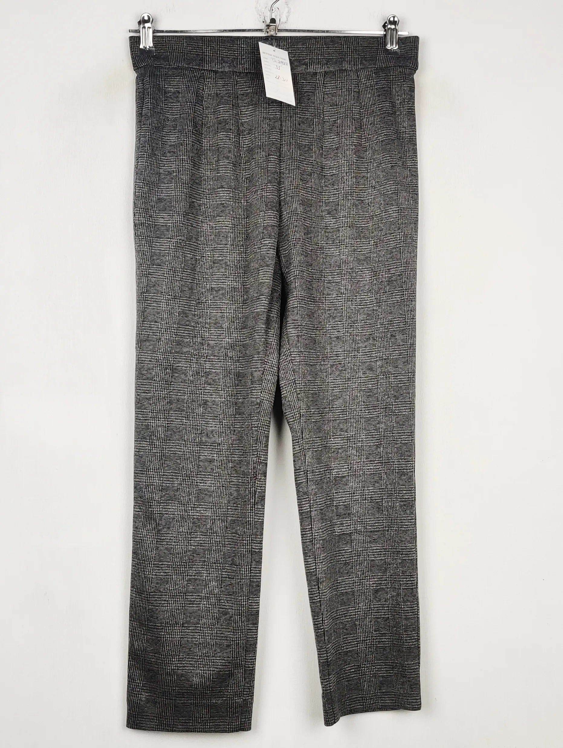 Buy online pre-used pre-loved 100% authentic & Original branded Marks & Spencer (TT-2927) available in Pakistan. Top international brands avilable.