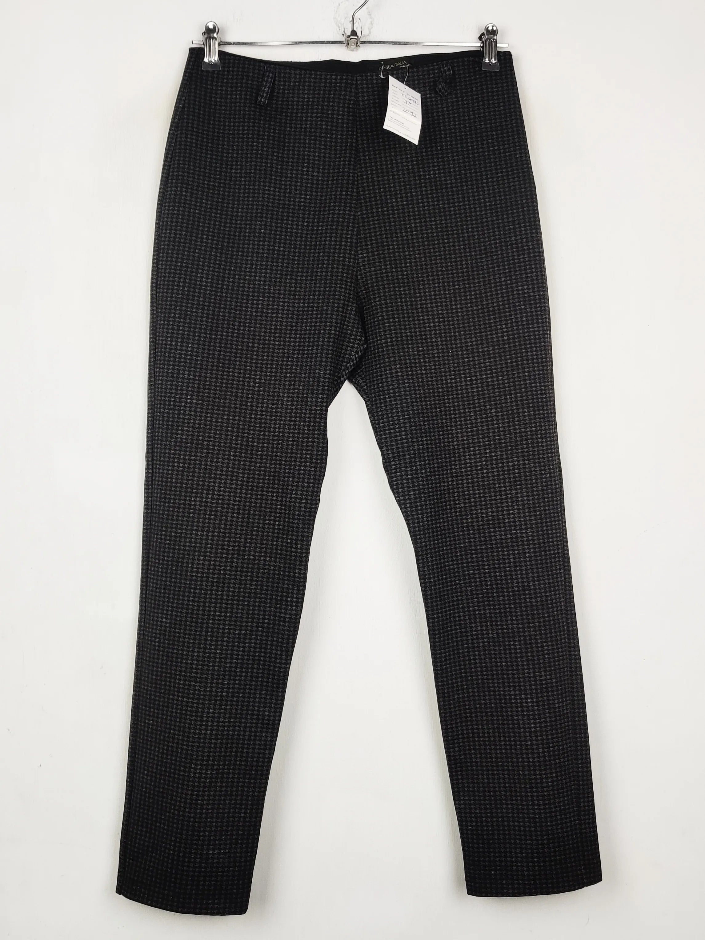 Buy online pre-used pre-loved 100% authentic & Original branded Piazza Italia (TT-2943) available in Pakistan. Top international brands avilable.