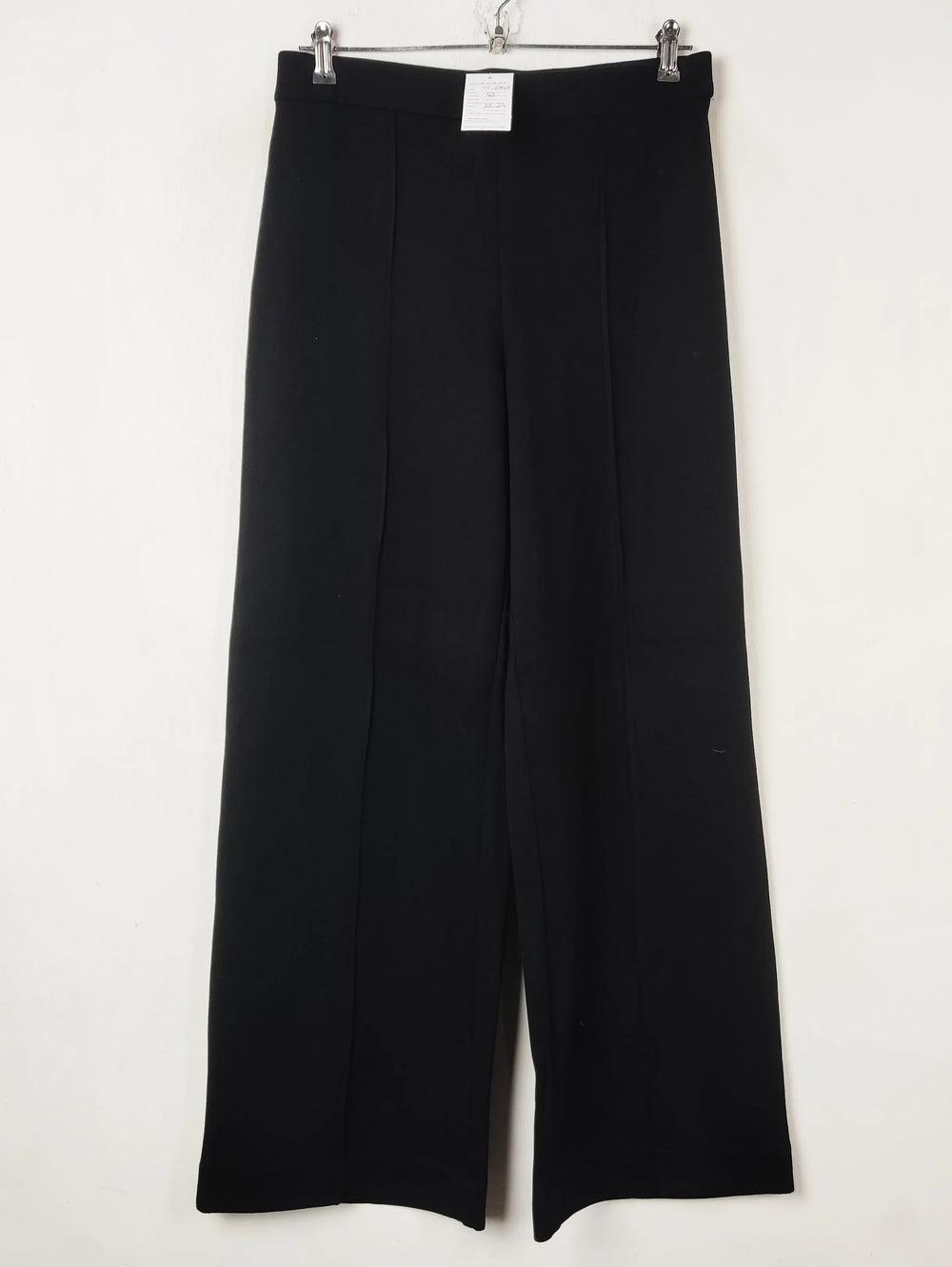 Buy online pre-used pre-loved 100% authentic & Original branded Marks & Spencer (TT-2947) available in Pakistan. Top international brands avilable.