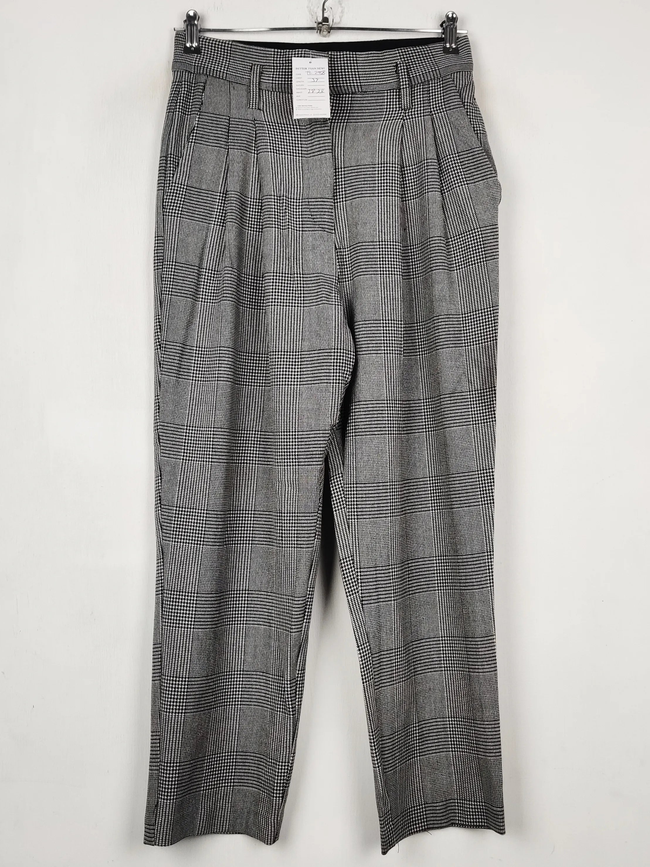 Buy online pre-used pre-loved 100% authentic & Original branded H&M (TT-2958) available in Pakistan. Top international brands avilable.
