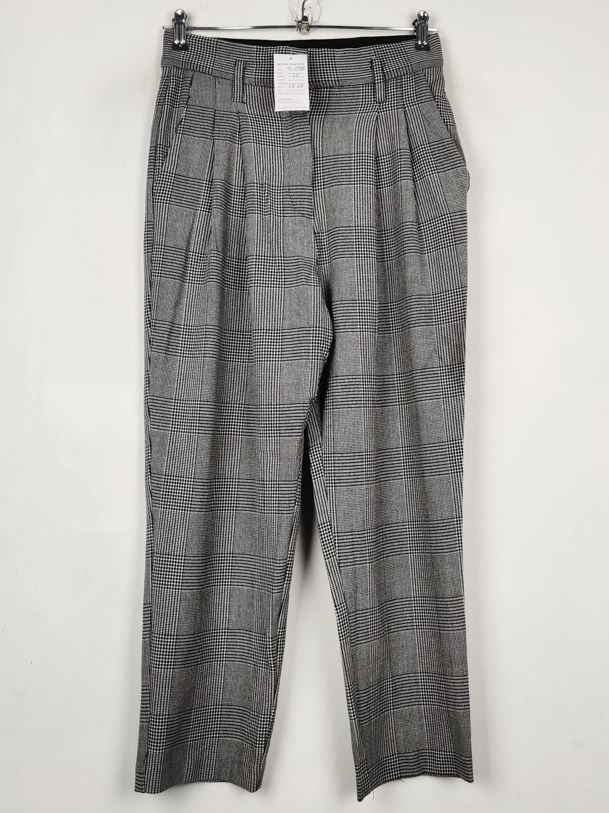 Buy online pre-used pre-loved 100% authentic & Original branded H&M (TT-2958) available in Pakistan. Top international brands avilable.