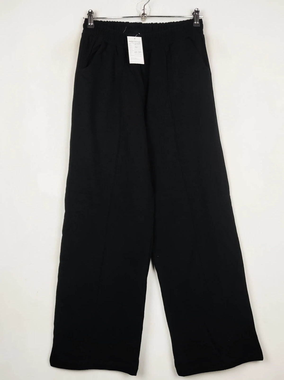 Buy online pre-used pre-loved 100% authentic & Original branded Unknown Brand (TT-2964) available in Pakistan. Top international brands avilable.