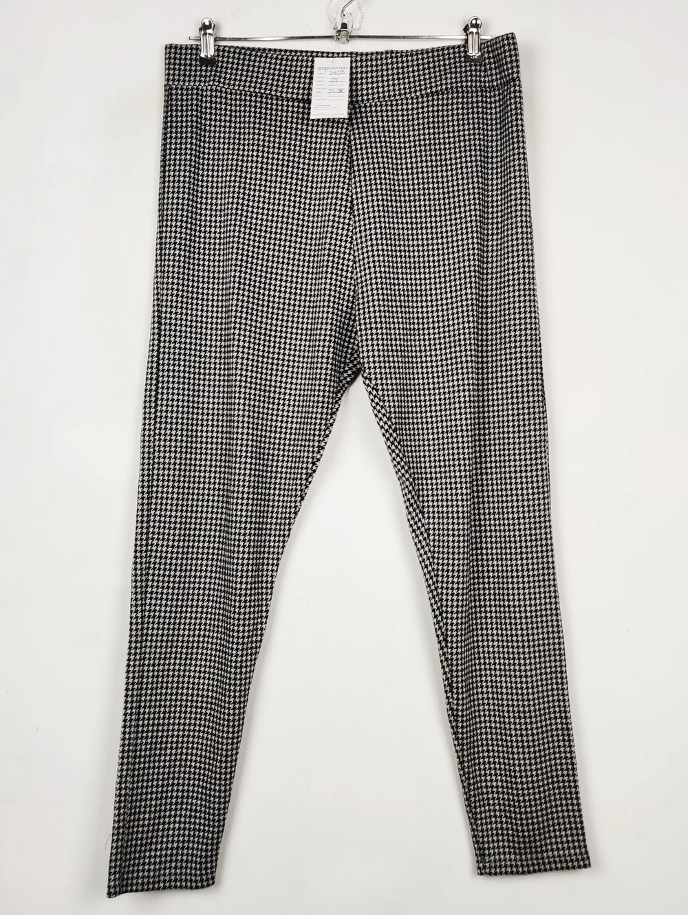 Buy online pre-used pre-loved 100% authentic & Original branded Marks & Spencer (TT-2968) available in Pakistan. Top international brands avilable.