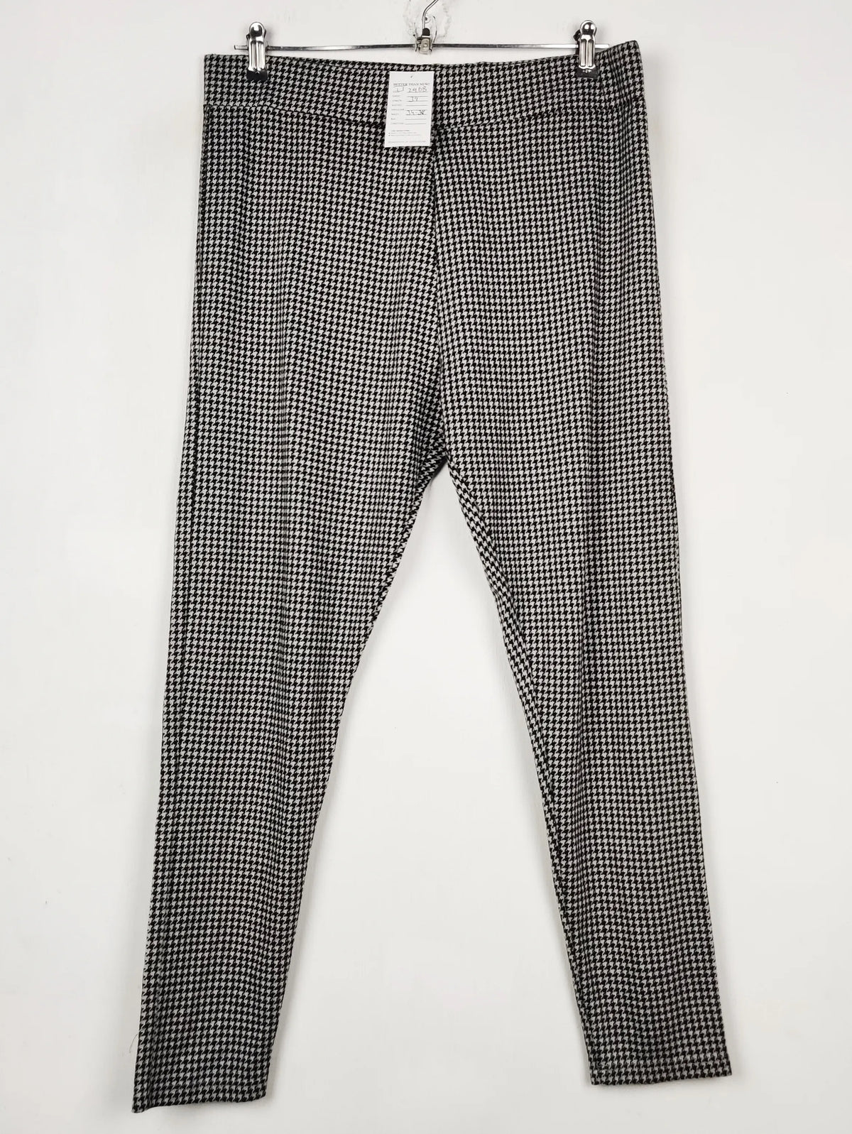 Buy online pre-used pre-loved 100% authentic & Original branded Marks & Spencer (TT-2968) available in Pakistan. Top international brands avilable.