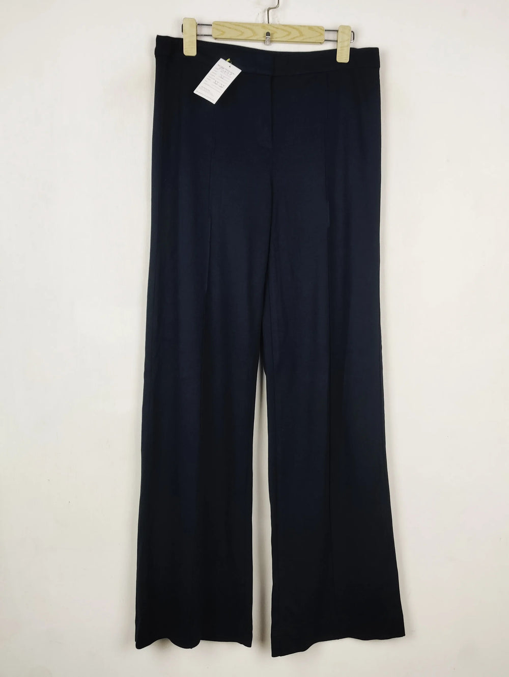 Buy online pre-used pre-loved 100% authentic & Original branded Unknown Brand (TT-2999) available in Pakistan. Top international brands avilable.