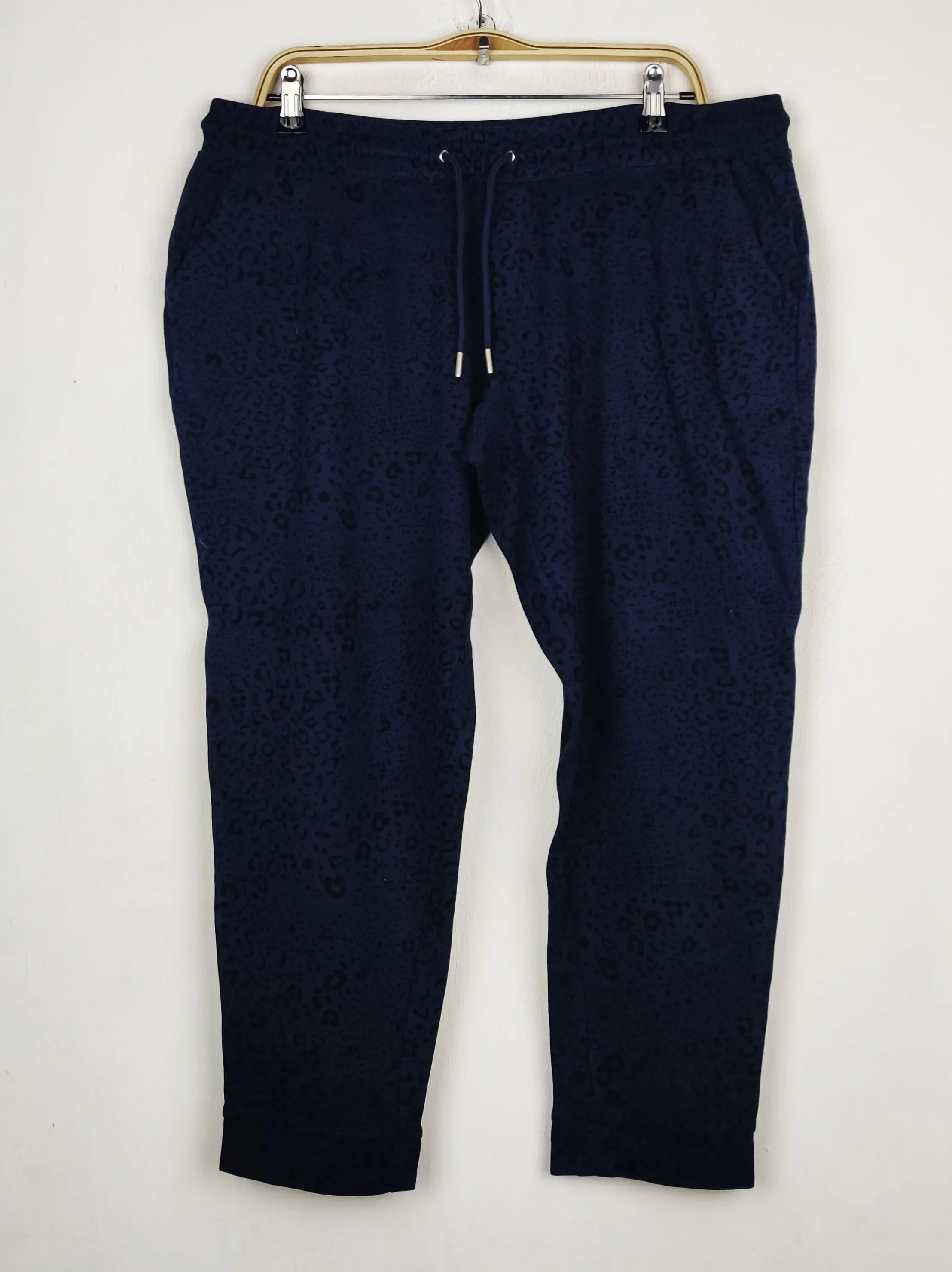 Buy online pre-used pre-loved 100% authentic & Original branded Tchibo (TT-3206) available in Pakistan. Top international brands avilable.