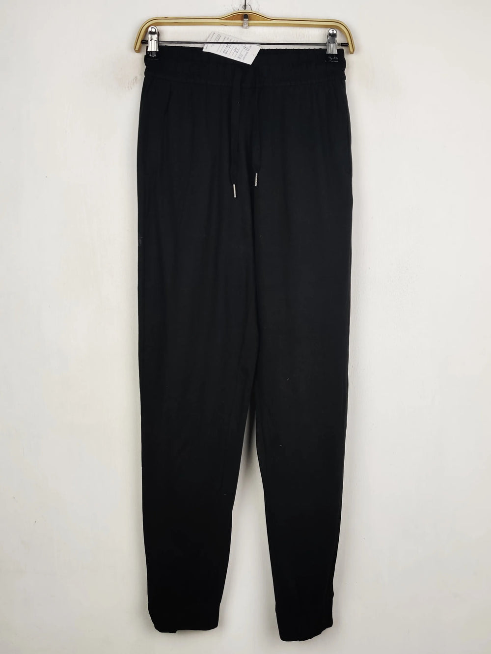 Buy online pre-used pre-loved 100% authentic & Original branded Unknown Brand (TT-3215) available in Pakistan. Top international brands avilable.