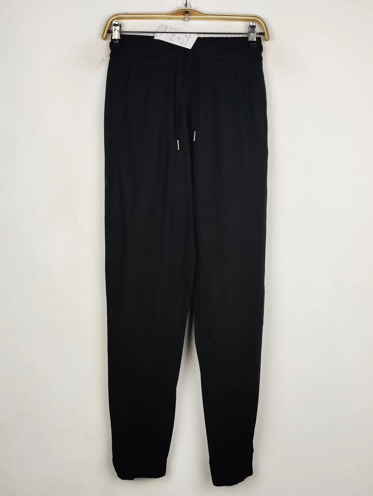 Buy online pre-used pre-loved 100% authentic & Original branded Unknown Brand (TT-3215) available in Pakistan. Top international brands avilable.