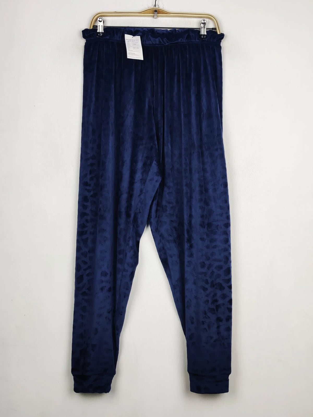 Buy online pre-used pre-loved 100% authentic & Original branded Primark (TT-3227) available in Pakistan. Top international brands avilable.