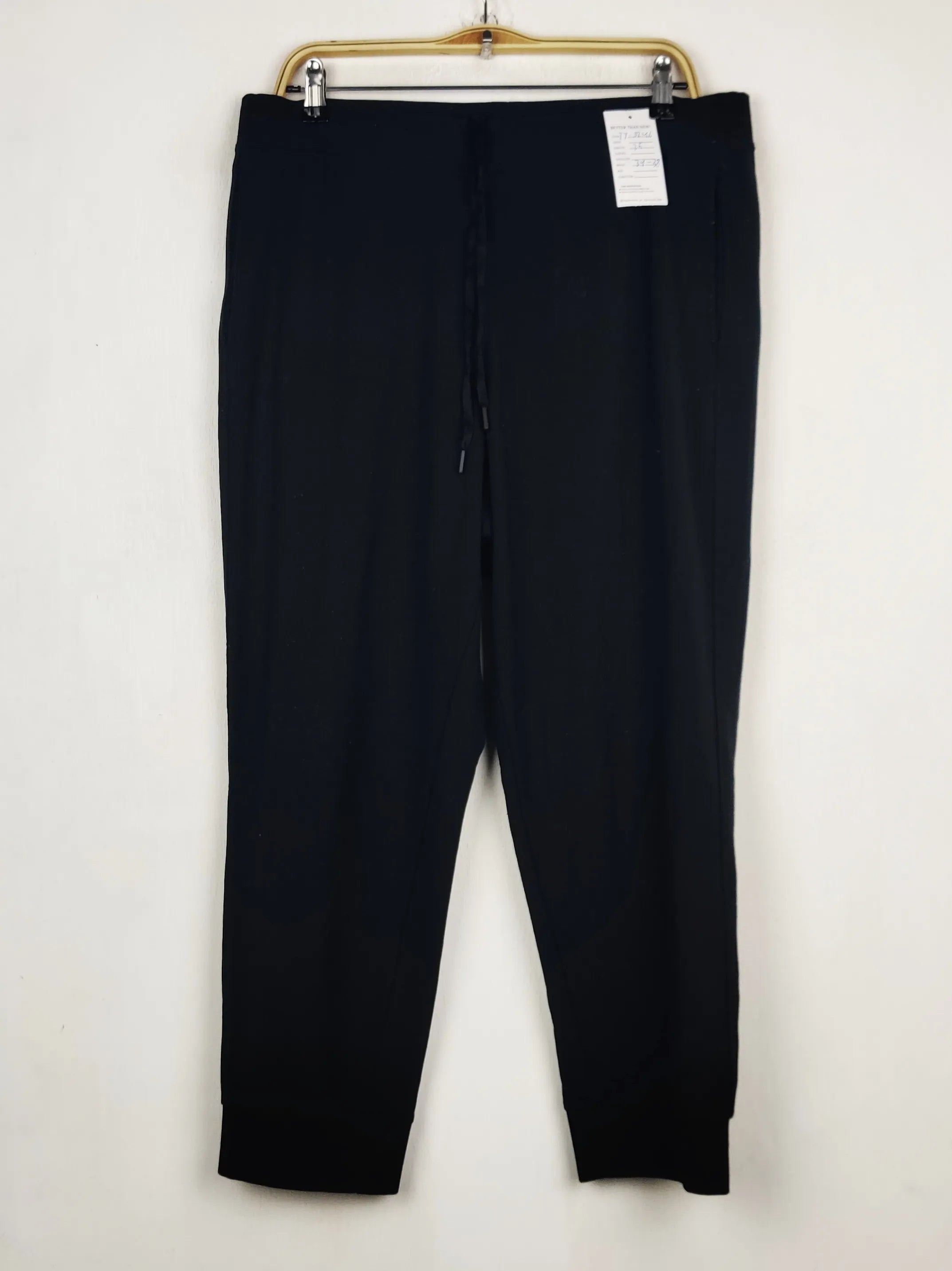 Buy online pre-used pre-loved 100% authentic & Original branded Uniqlo (TT-3246) available in Pakistan. Top international brands avilable.