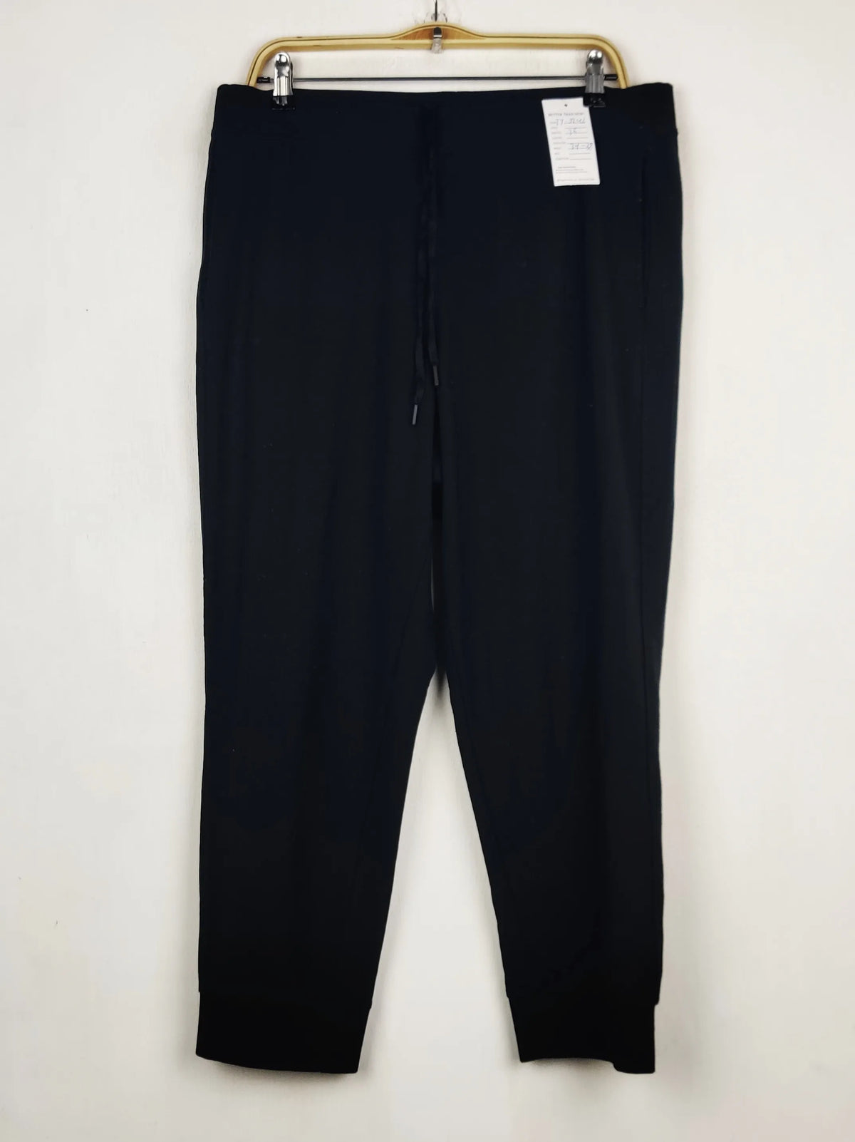 Buy online pre-used pre-loved 100% authentic & Original branded Uniqlo (TT-3246) available in Pakistan. Top international brands avilable.