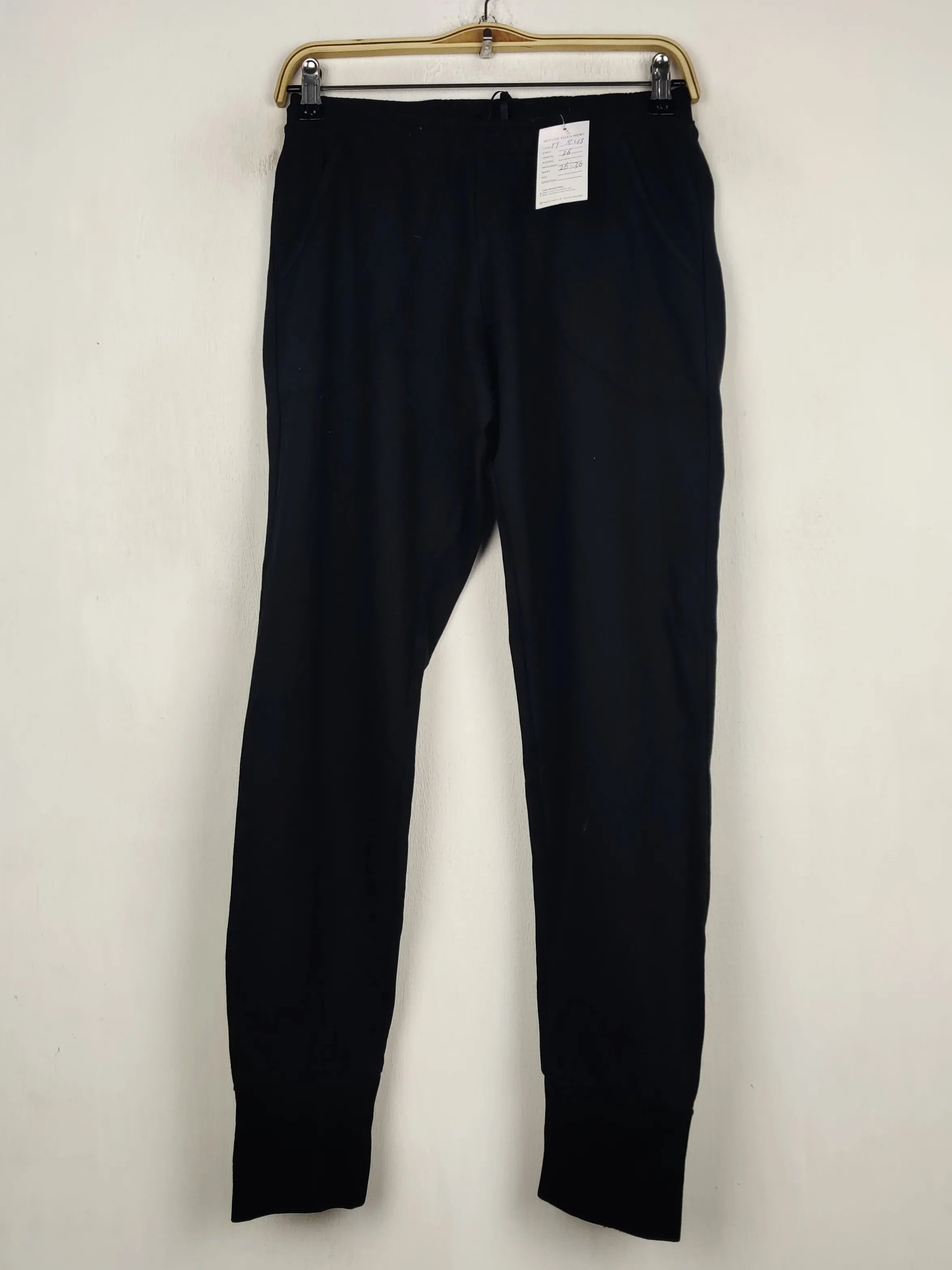 Buy online pre-used pre-loved 100% authentic & Original branded Unknown Brand (TT-3248) available in Pakistan. Top international brands avilable.
