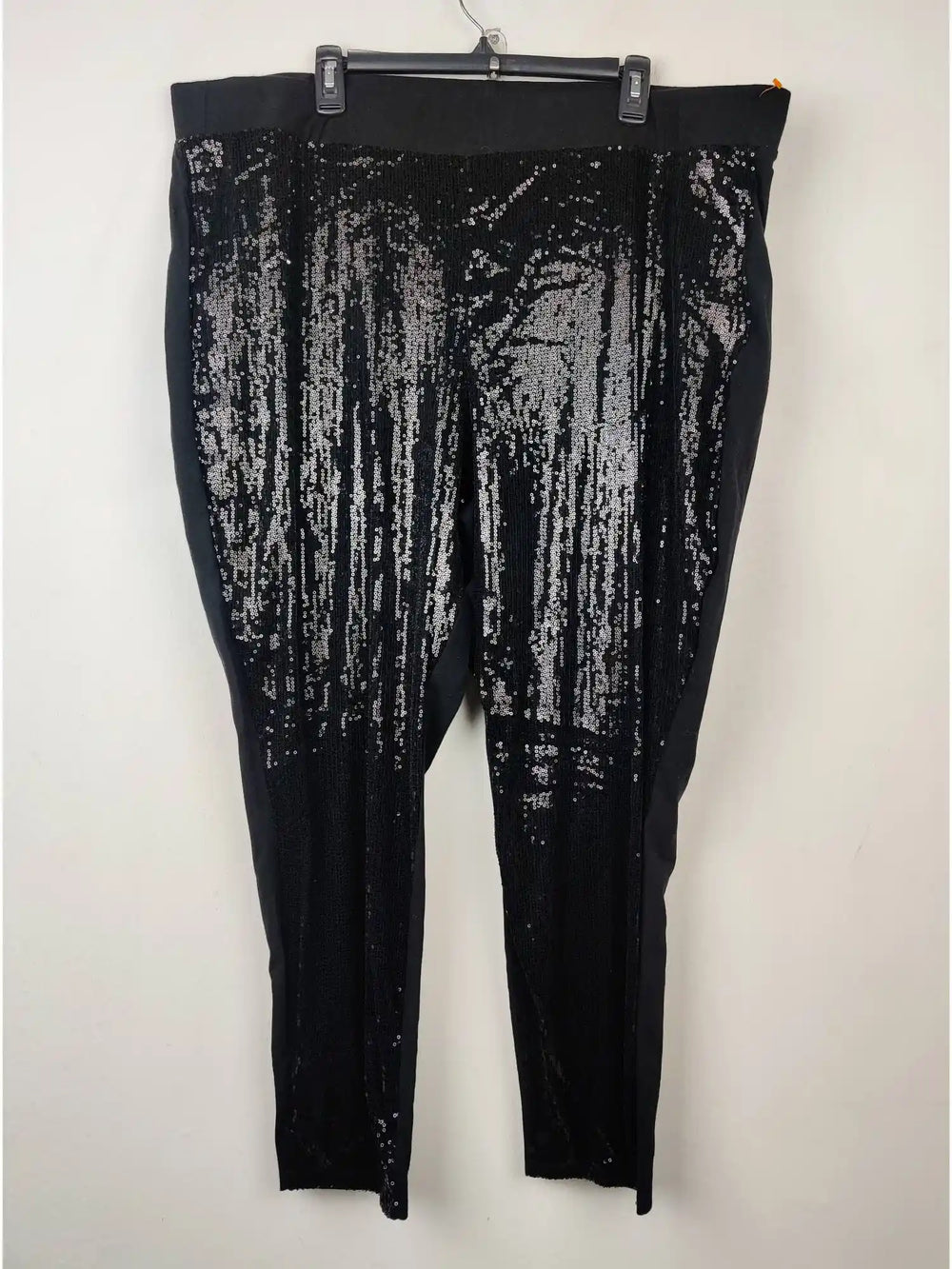 Buy online pre-used pre-loved 100% authentic & Original branded Torrid (TT-324) available in Pakistan. Top international brands avilable.