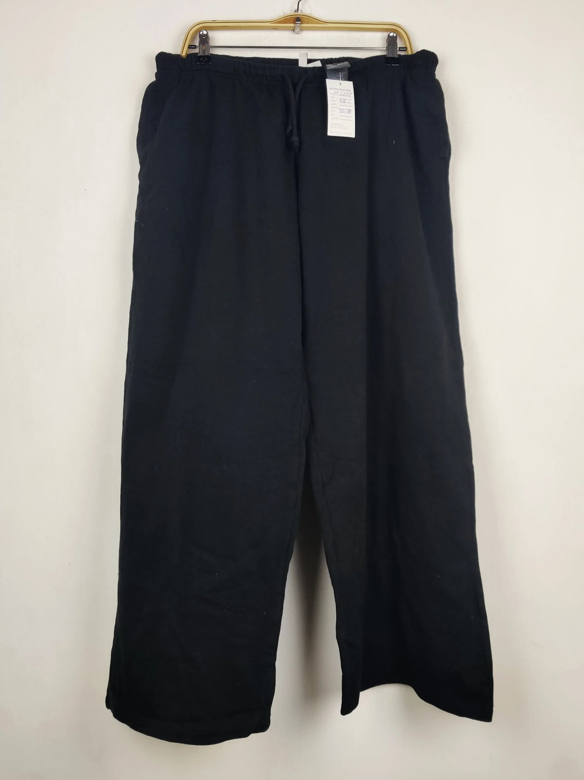 Buy online pre-used pre-loved 100% authentic & Original branded H&M (TT-3277) available in Pakistan. Top international brands avilable.