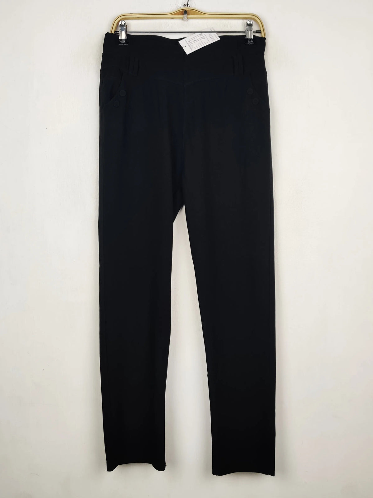 Buy online pre-used pre-loved 100% authentic & Original branded Unknown Brand (TT-3283) available in Pakistan. Top international brands avilable.