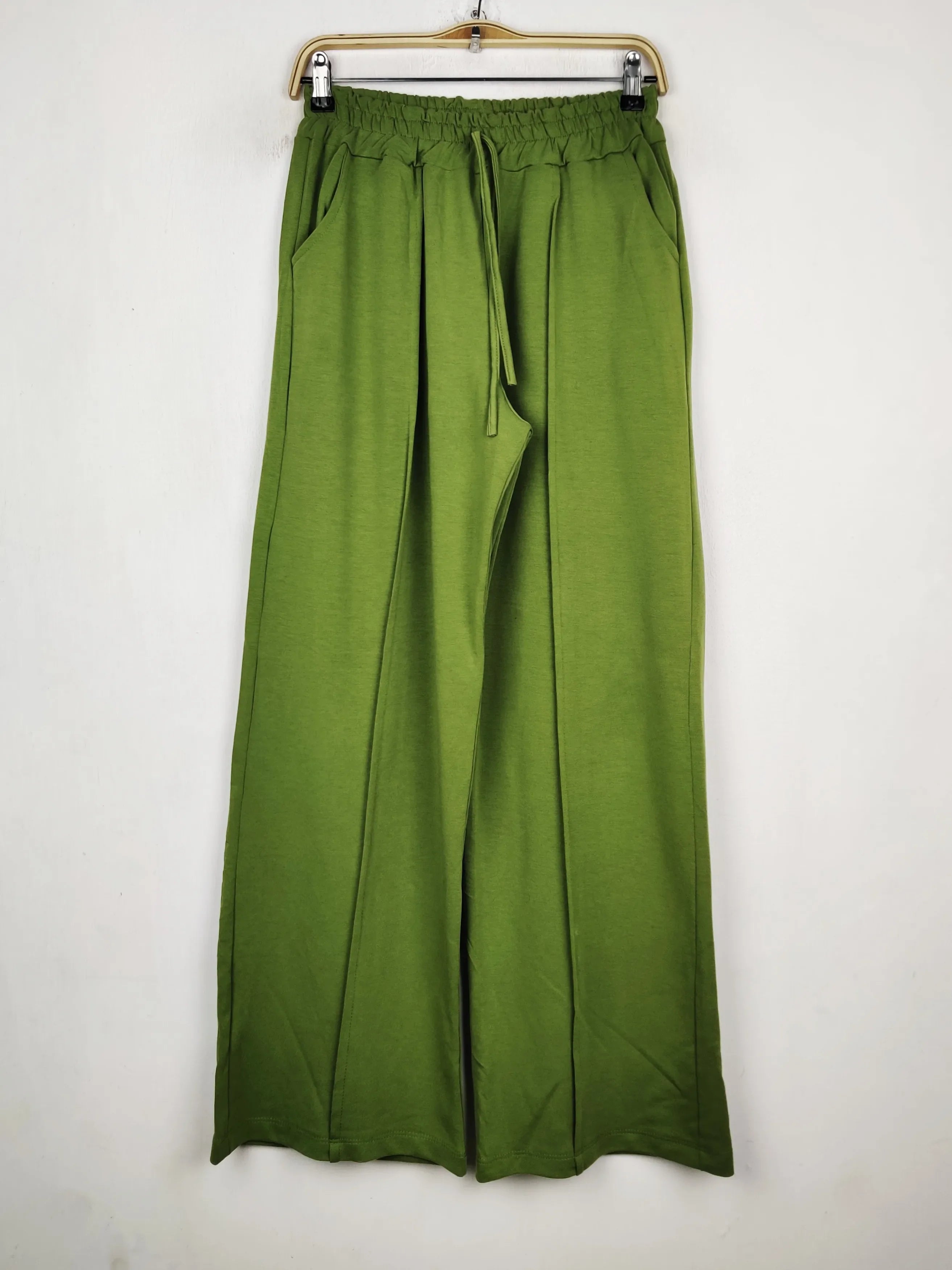 Buy online pre-used pre-loved 100% authentic & Original branded Unknown Brand (TT-3286) available in Pakistan. Top international brands avilable.