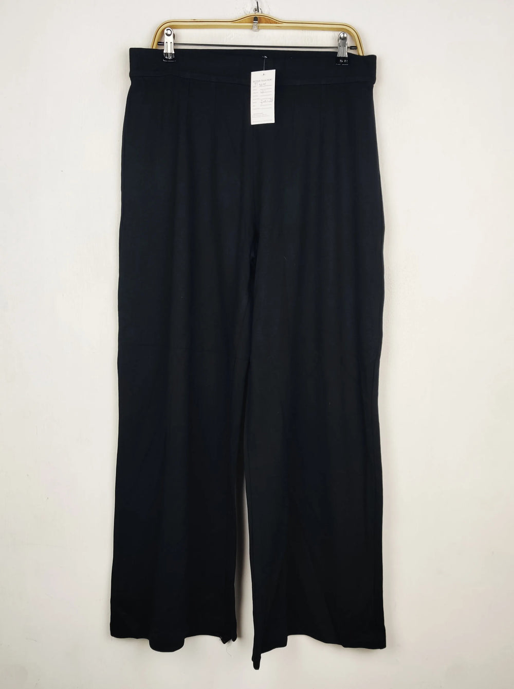 Buy online pre-used pre-loved 100% authentic & Original branded Unknown Brand (TT-3291) available in Pakistan. Top international brands avilable.