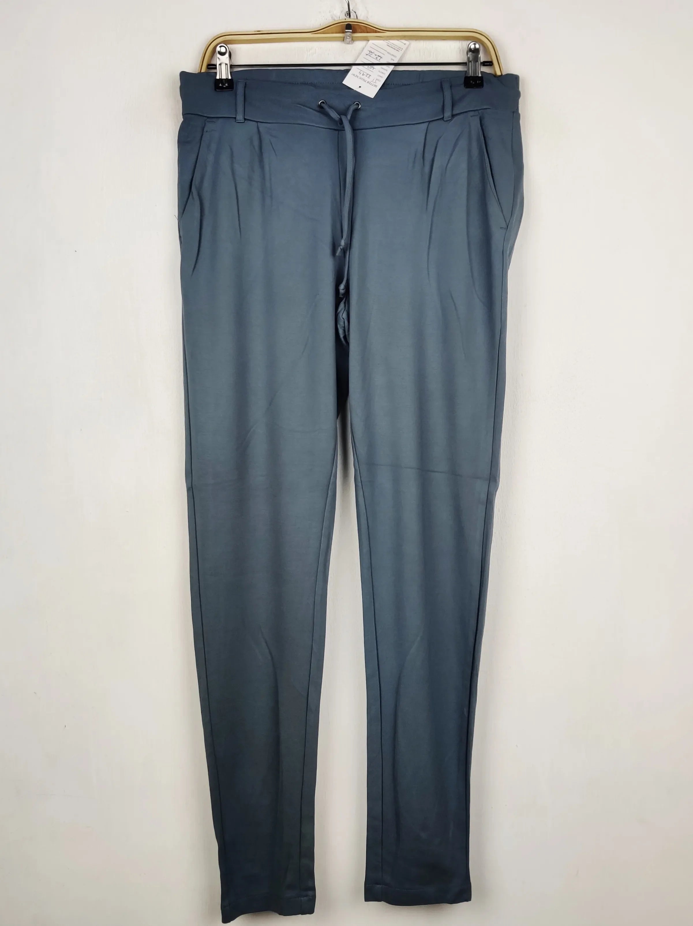 Buy online pre-used pre-loved 100% authentic & Original branded Gina (TT-3293) available in Pakistan. Top international brands avilable.