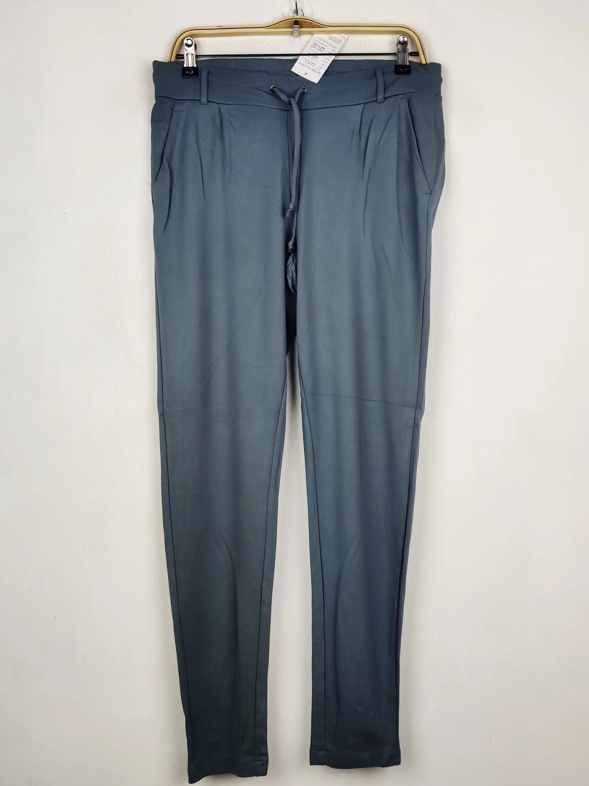 Buy online pre-used pre-loved 100% authentic & Original branded Gina (TT-3293) available in Pakistan. Top international brands avilable.