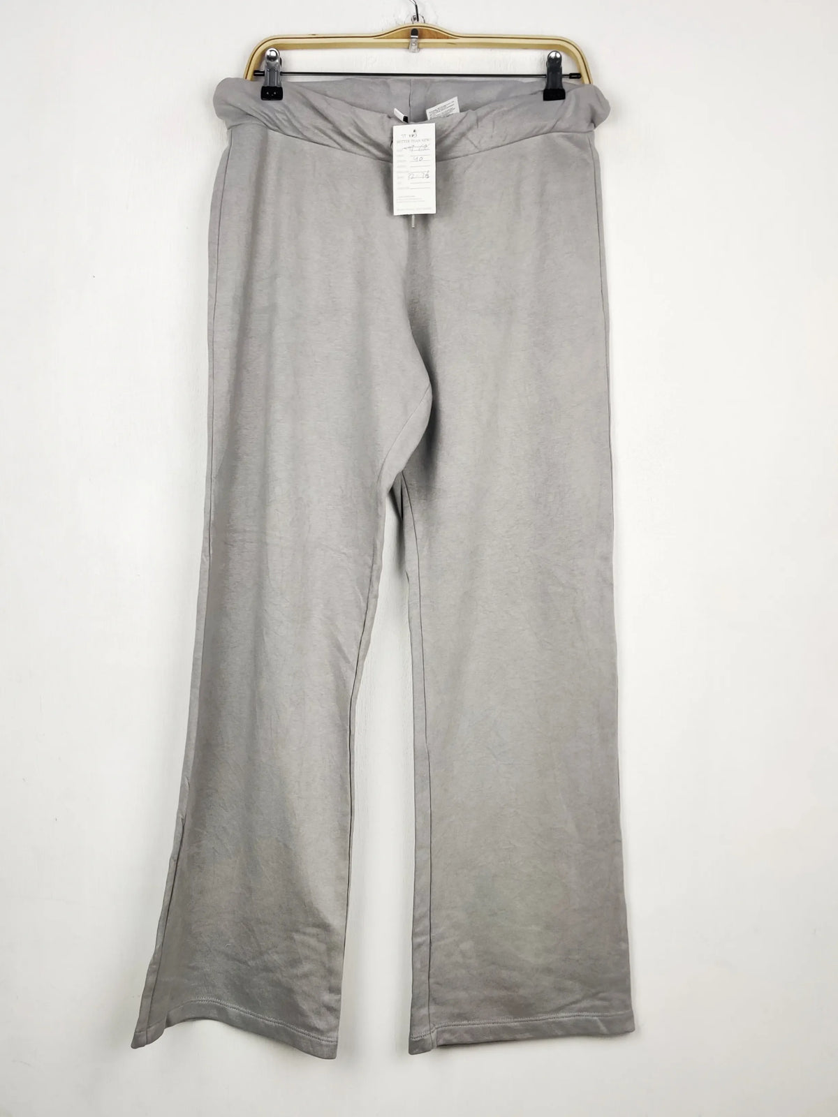Buy online pre-used pre-loved 100% authentic & Original branded H&M (TT-3303) available in Pakistan. Top international brands avilable.