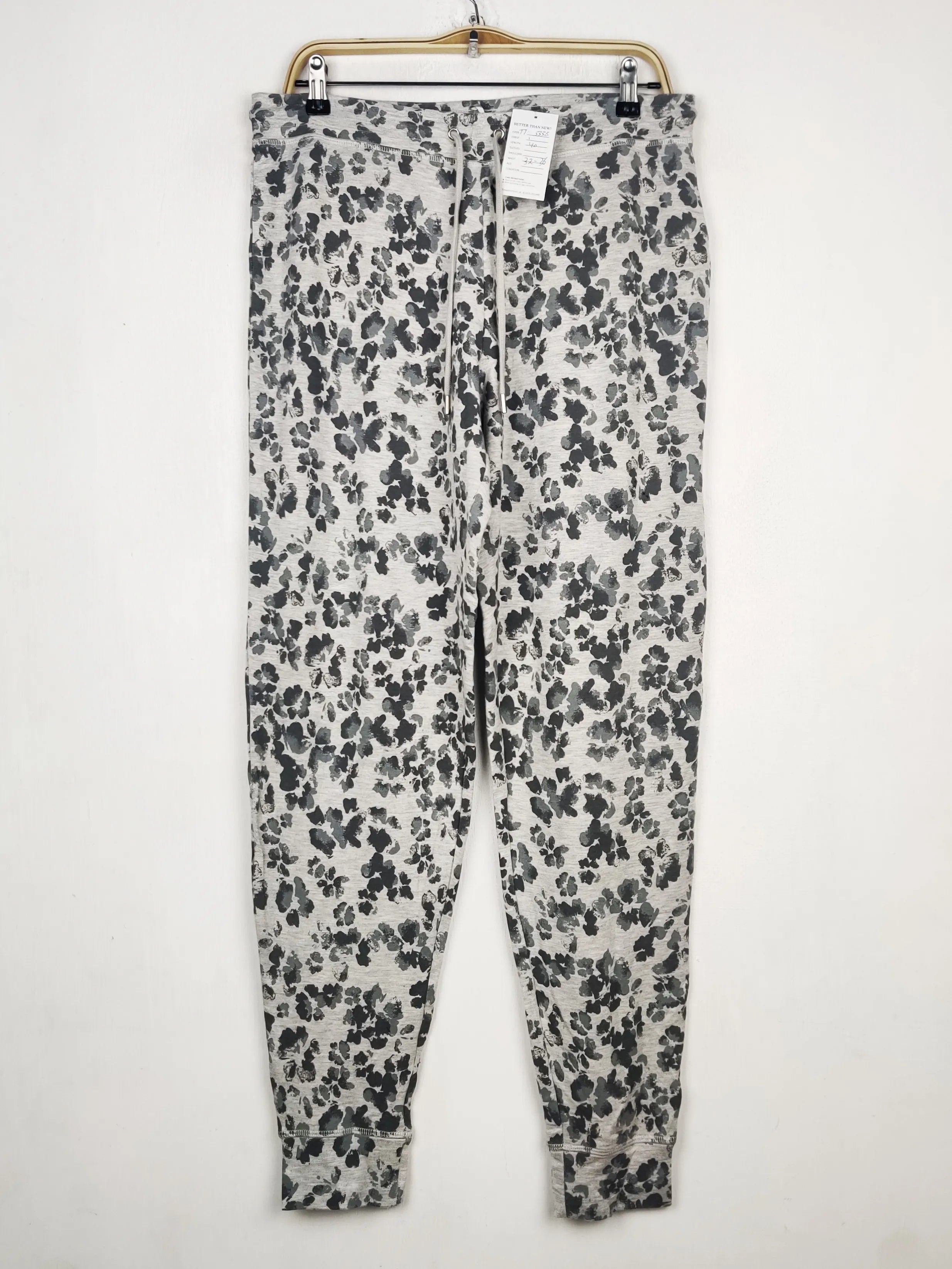 Buy online pre-used pre-loved 100% authentic & Original branded Marks & Spencer (TT-3338) available in Pakistan. Top international brands avilable.