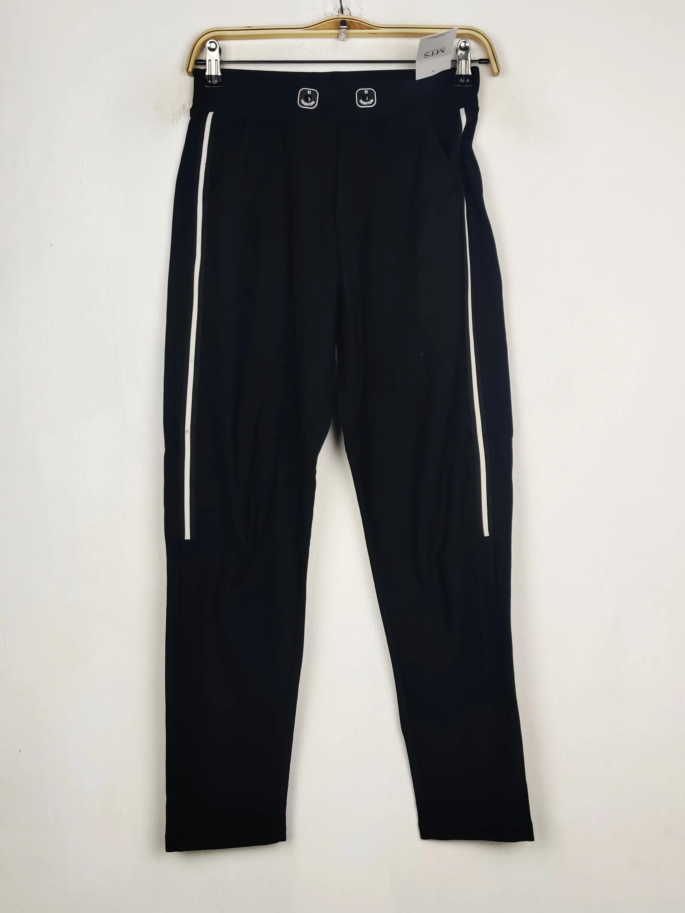 Buy online pre-used pre-loved 100% authentic & Original branded Unknown Brand (TT-3349) available in Pakistan. Top international brands avilable.