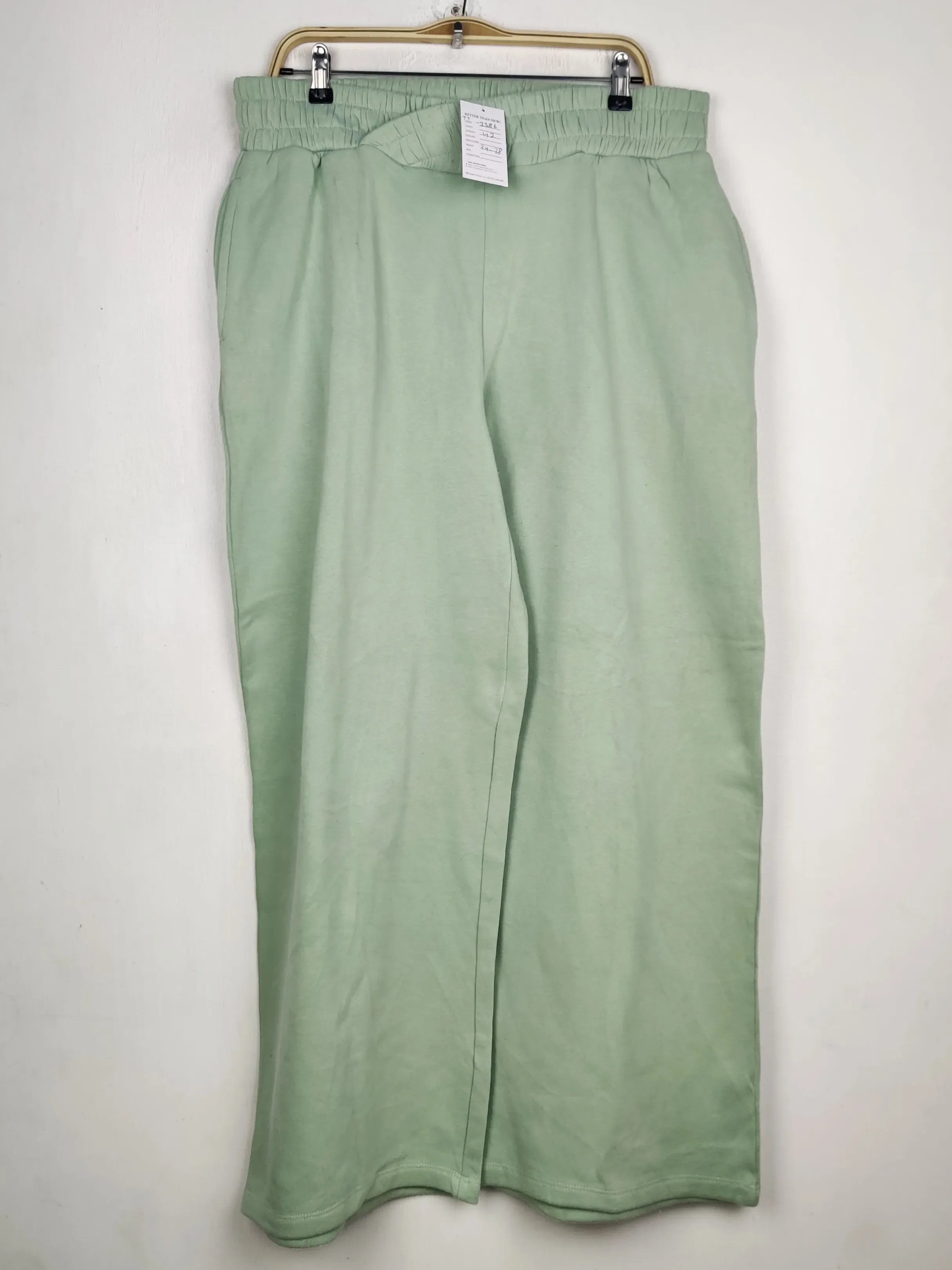 Buy online pre-used pre-loved 100% authentic & Original branded Simply (TT-3386) available in Pakistan. Top international brands avilable.
