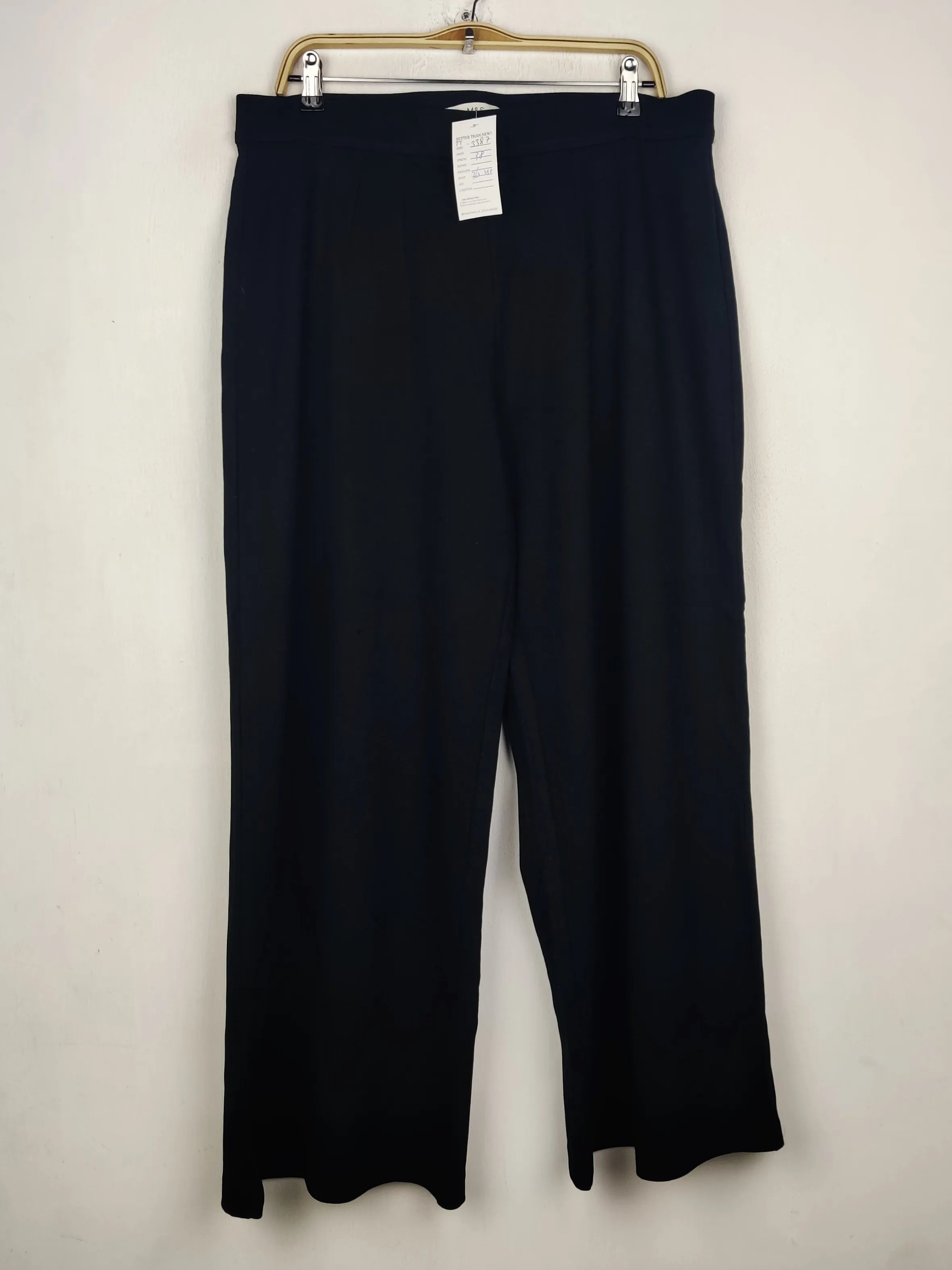 Buy online pre-used pre-loved 100% authentic & Original branded Marks & Spencer (TT-3387) available in Pakistan. Top international brands avilable.