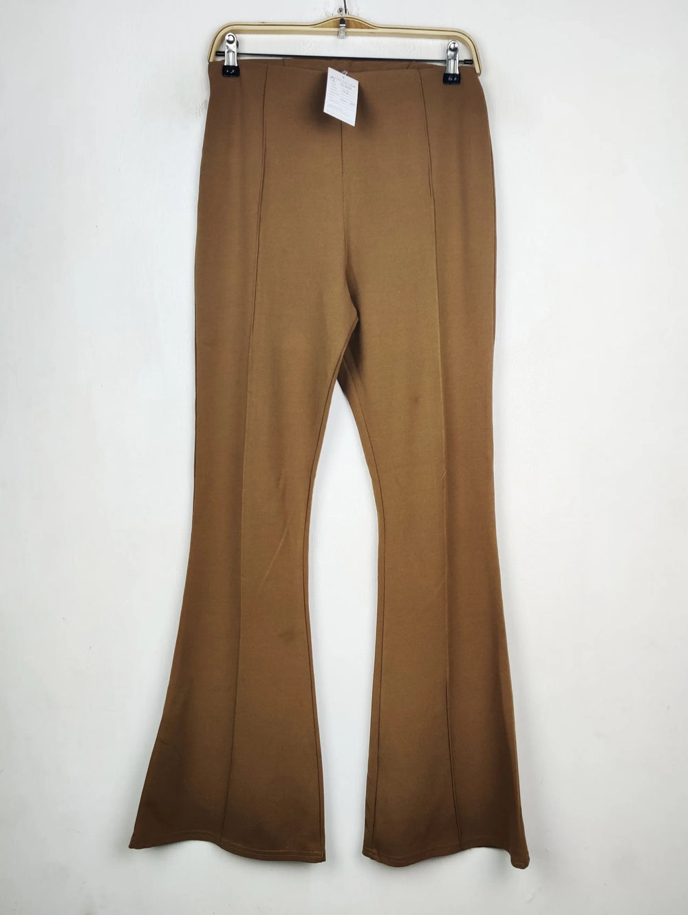 Buy online pre-used pre-loved 100% authentic & Original branded Unknown Brand (TT-3391) available in Pakistan. Top international brands avilable.